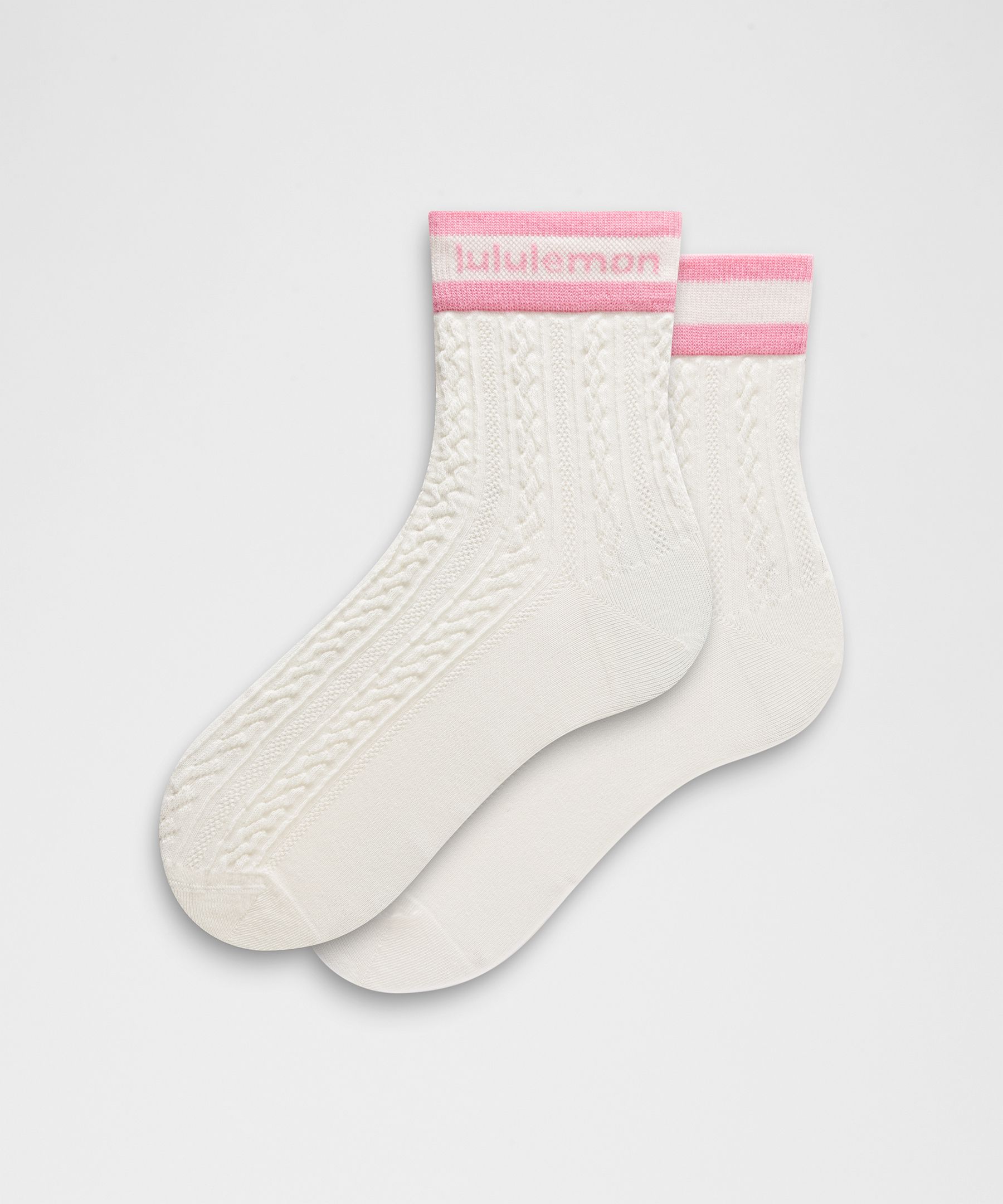 Unisex Cable-Knit Quarter Socks