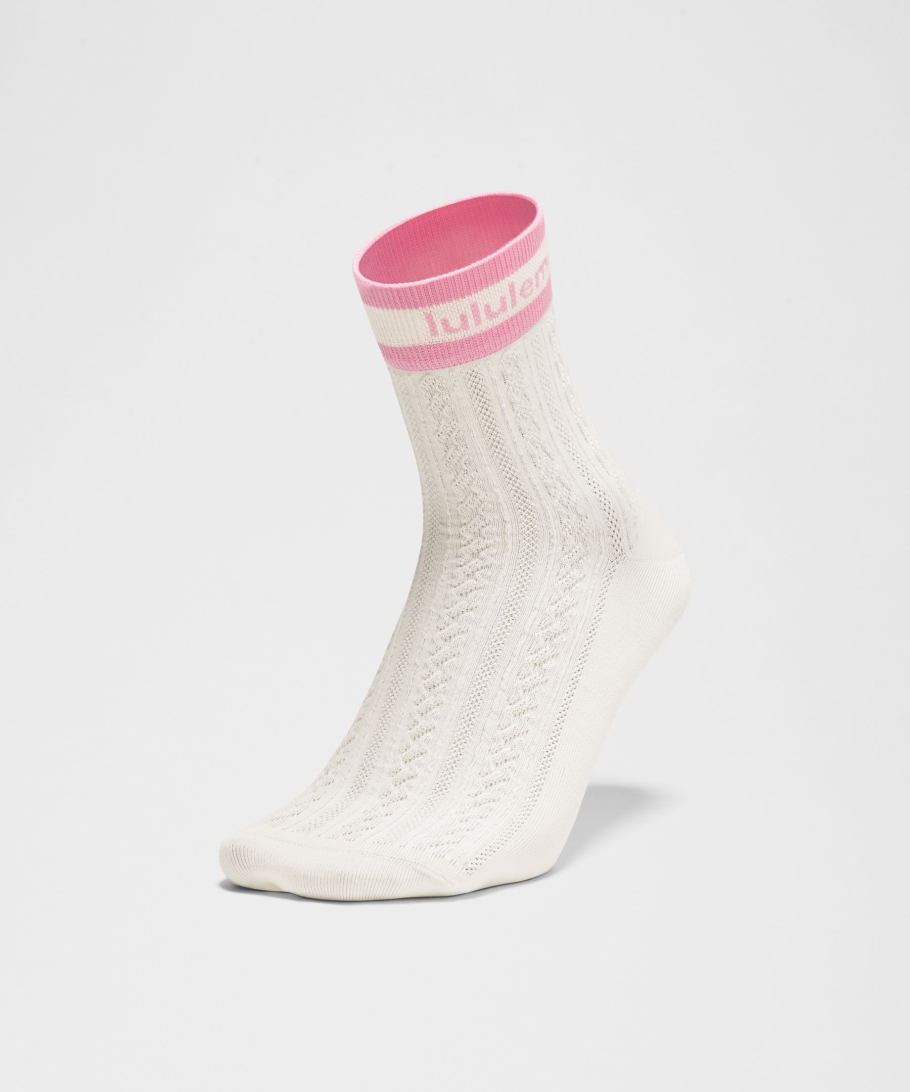 Unisex Cable-Knit Quarter Socks
