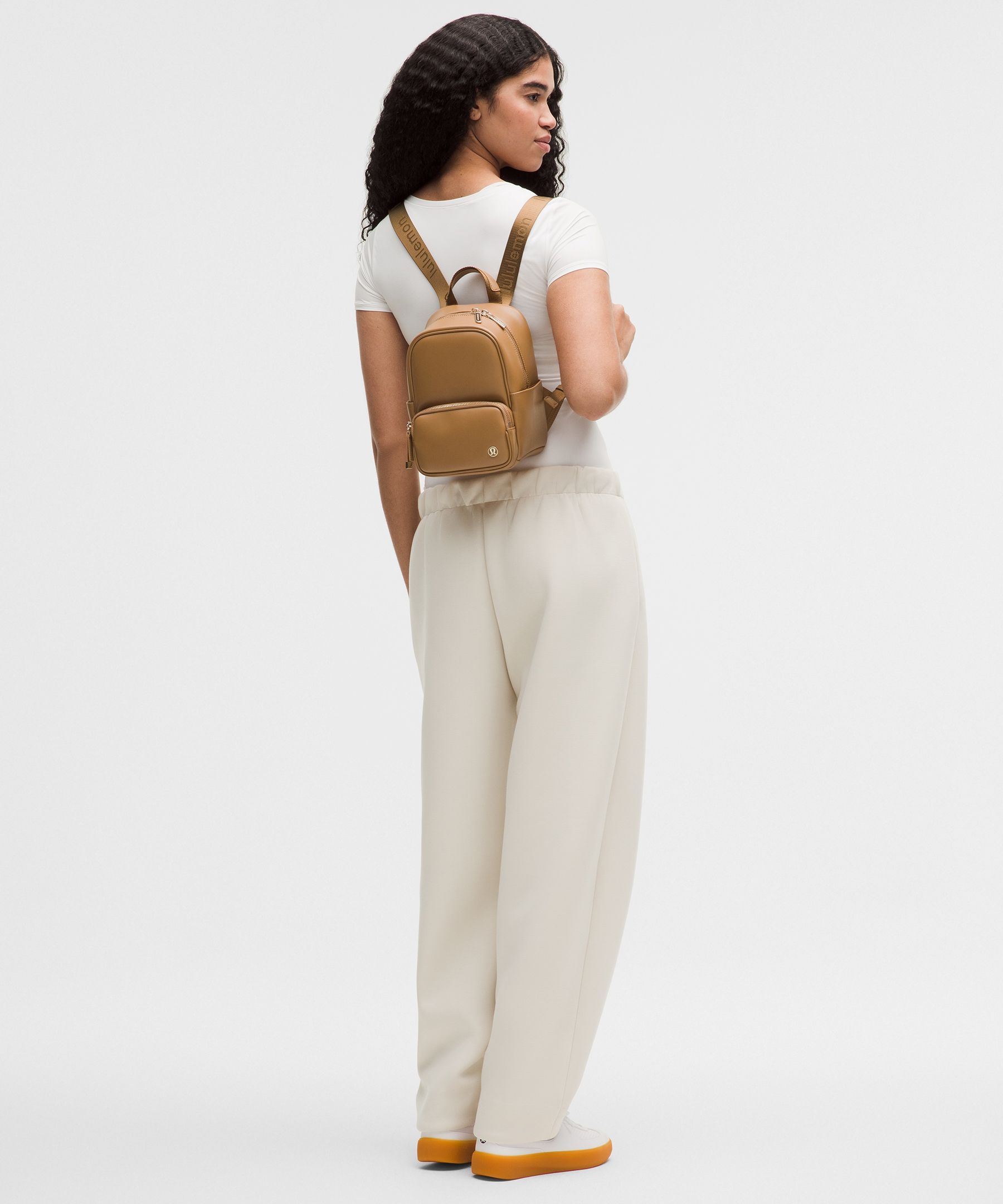 Mini mochila Everywhere 4L *Piel alternativa lisa