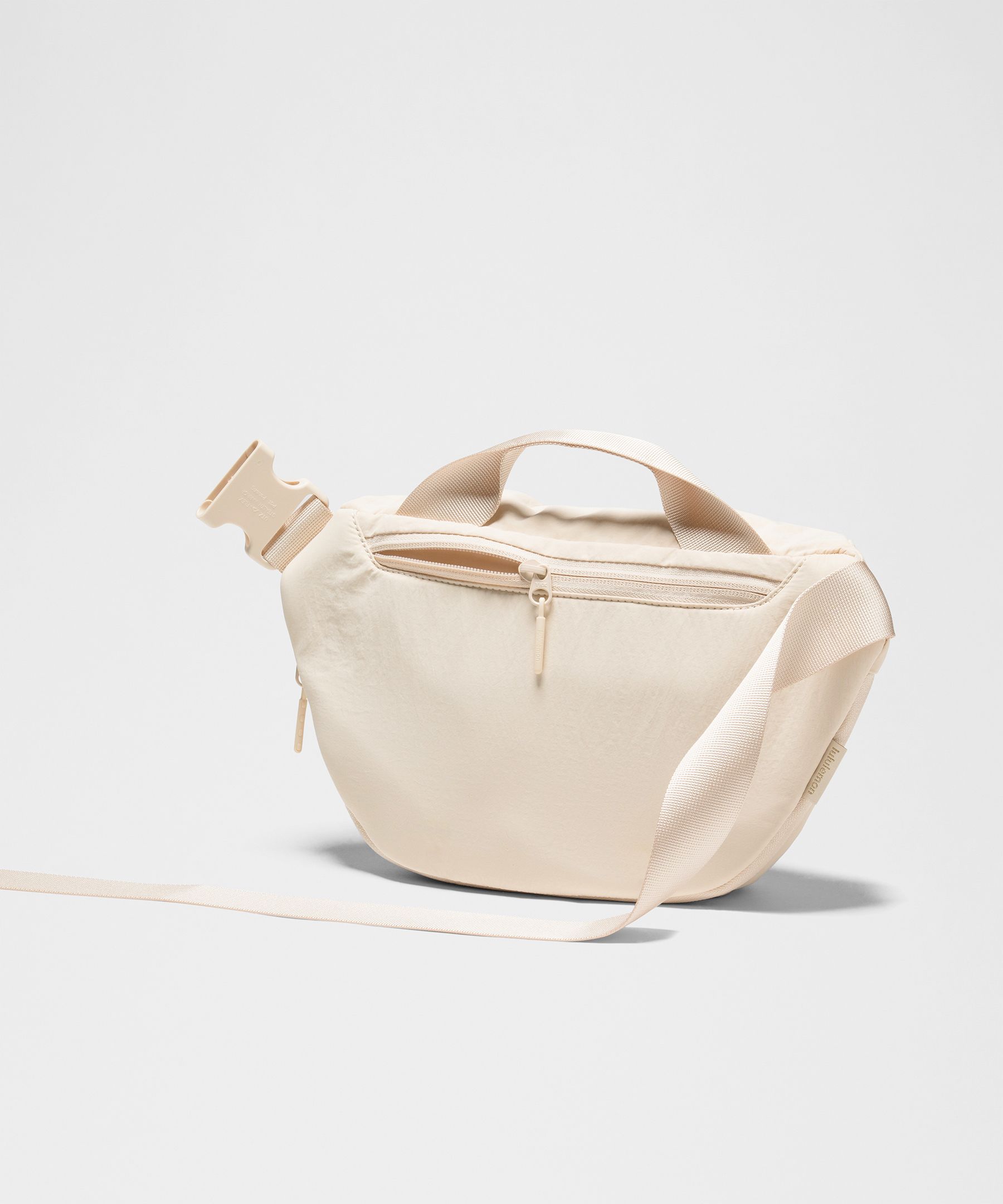 ニューイヤー カーブ クロスボディバッグ 3L | バッグ | Lululemon JP