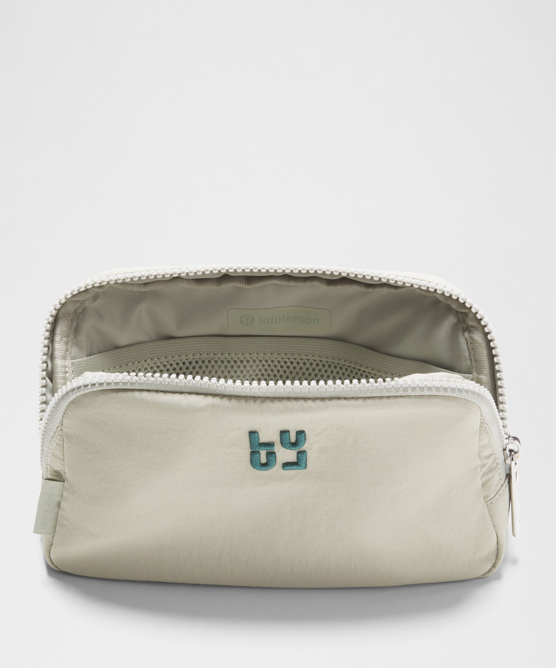 Everywhere ベルトバッグ 1L *刺繍スタック | バッグ | Lululemon JP