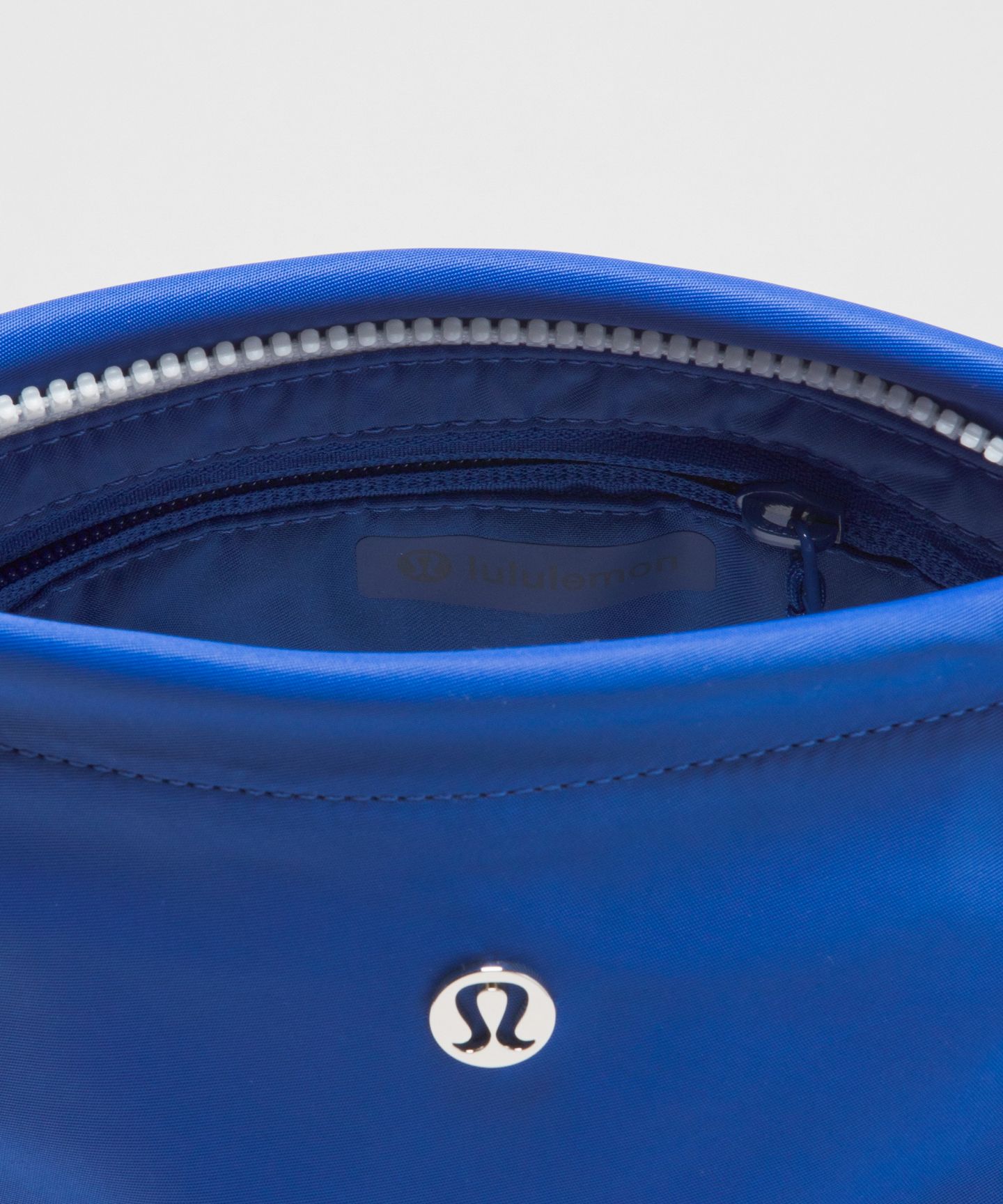 Мини-косметичка Lululemon Convertible Pouch, цвет: Пляжный синий / Пастельный — фото 3