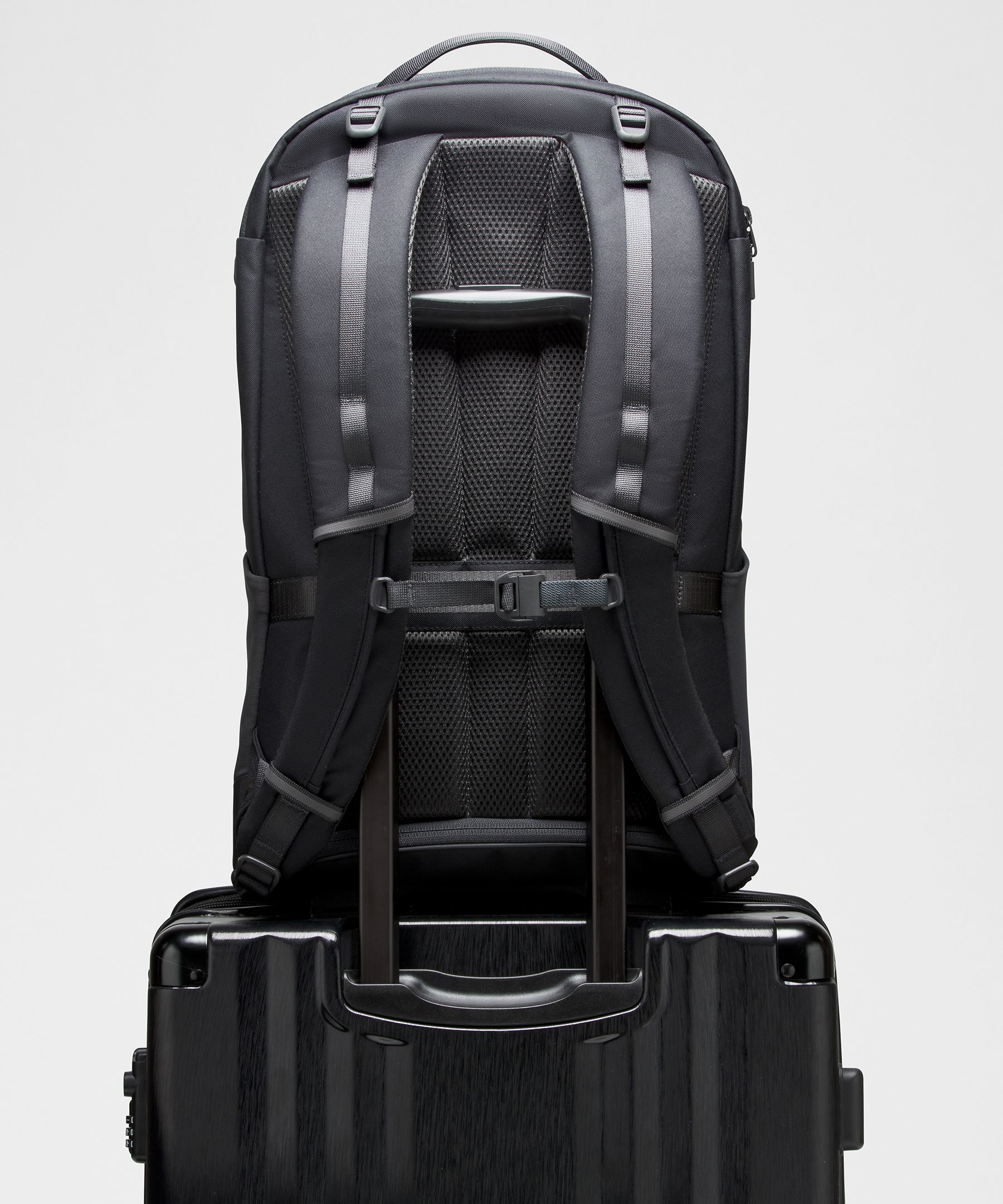 Scuba バックパック 32L *パラコード | バッグ | Lululemon JP