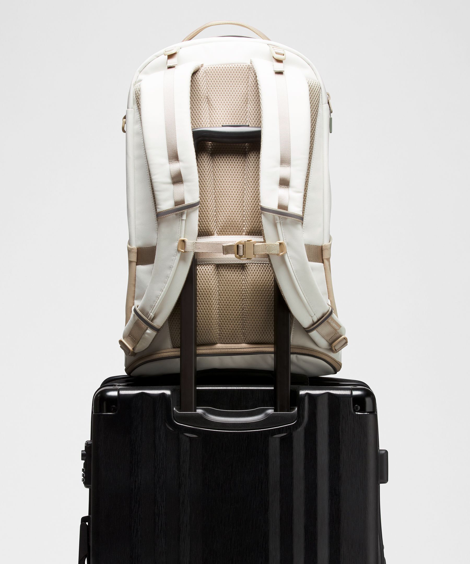 Scuba バックパック 32L *パラコード | バッグ | Lululemon JP