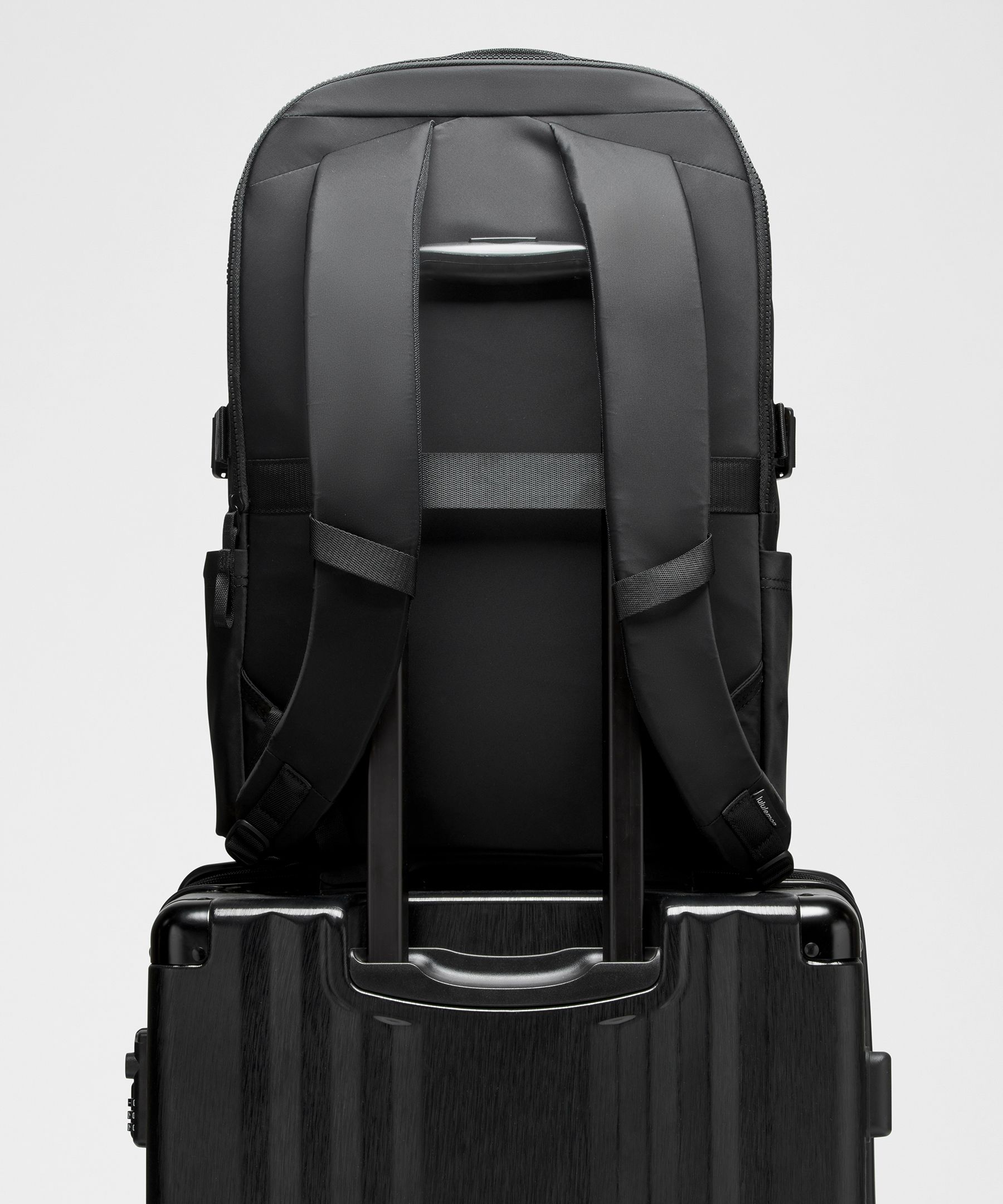New Crew バックパック ラージ 30L | バッグ | Lululemon JP