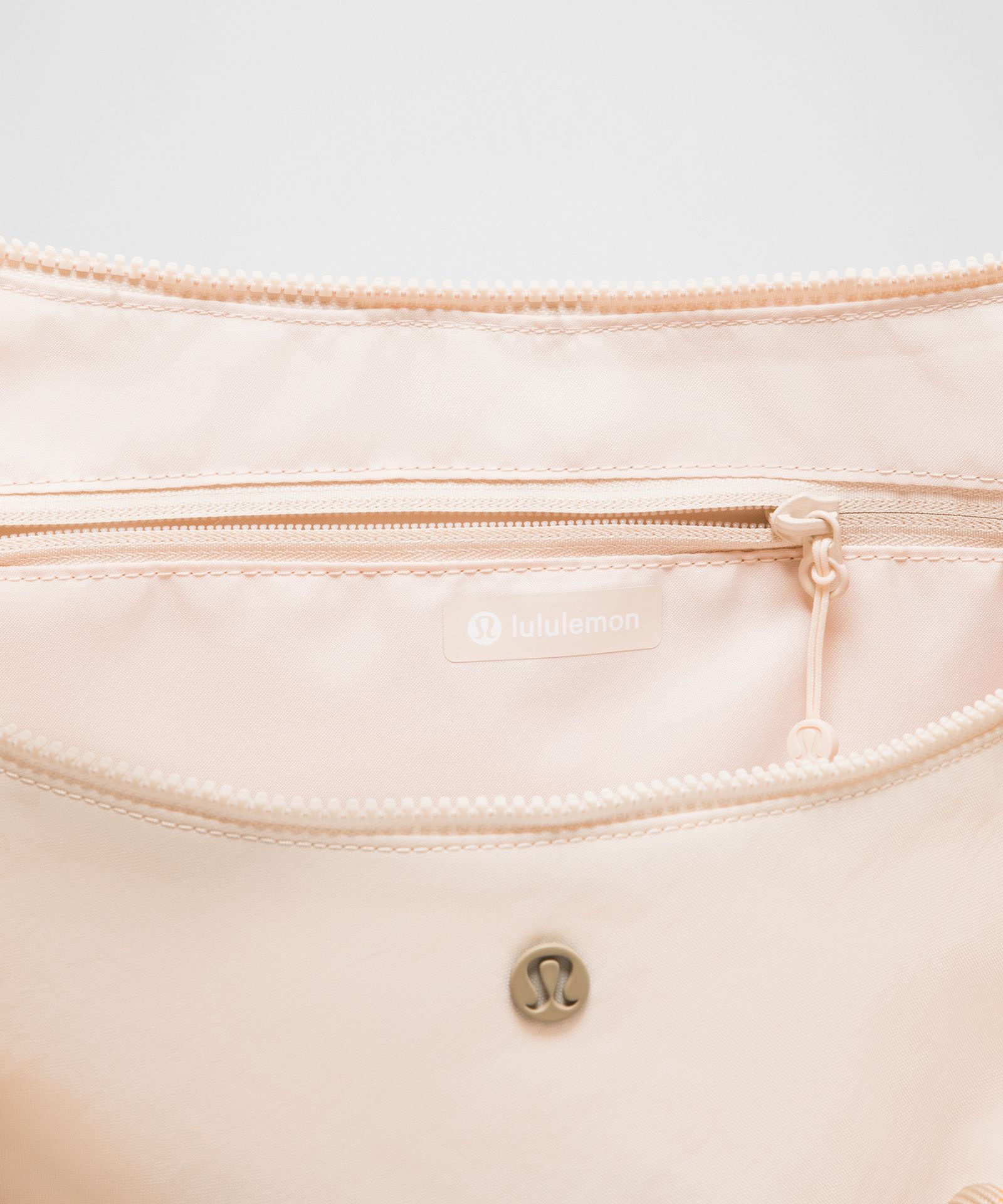 Сумка-слинг Lululemon Large Slouchy объёмом 13 л — фото 5