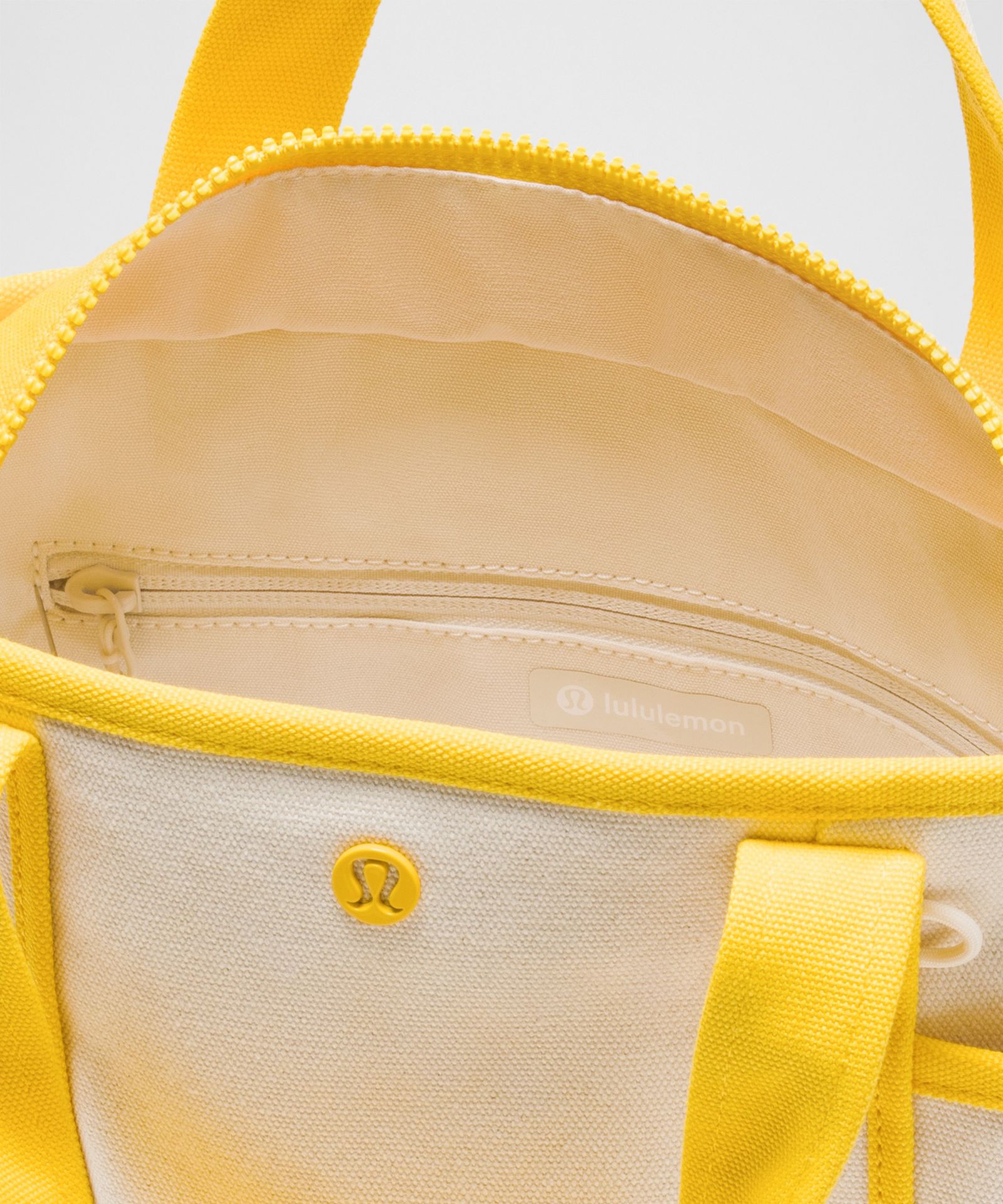 Сумка-шопер Lululemon Daily Multi-Pocket на молнии объёмом 5 л — фото 4