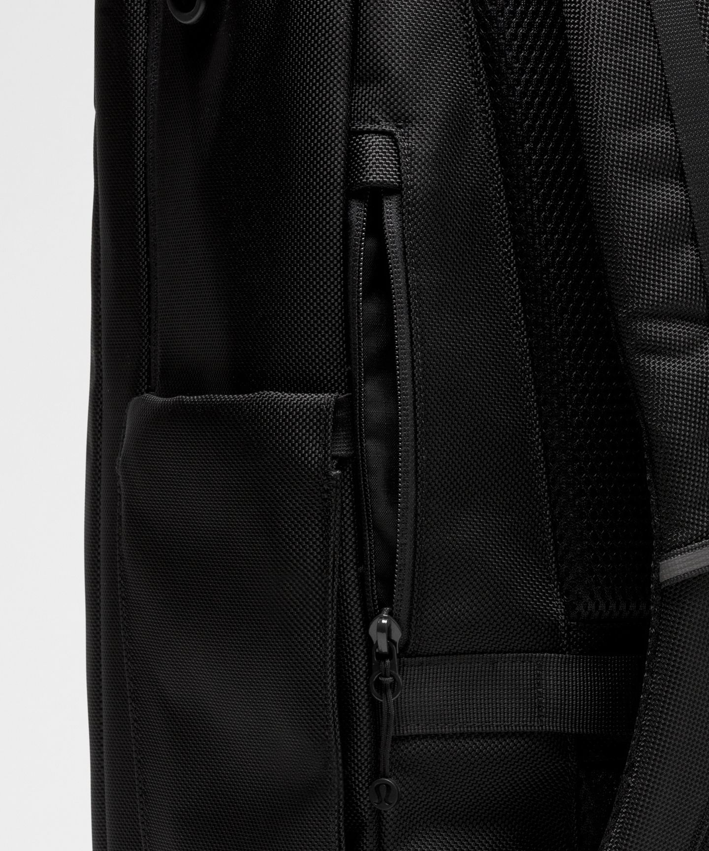 Рюкзак Lululemon Cruiser Travel объёмом 35 л, цвет: Чёрный / Графитовый серый — фото 8