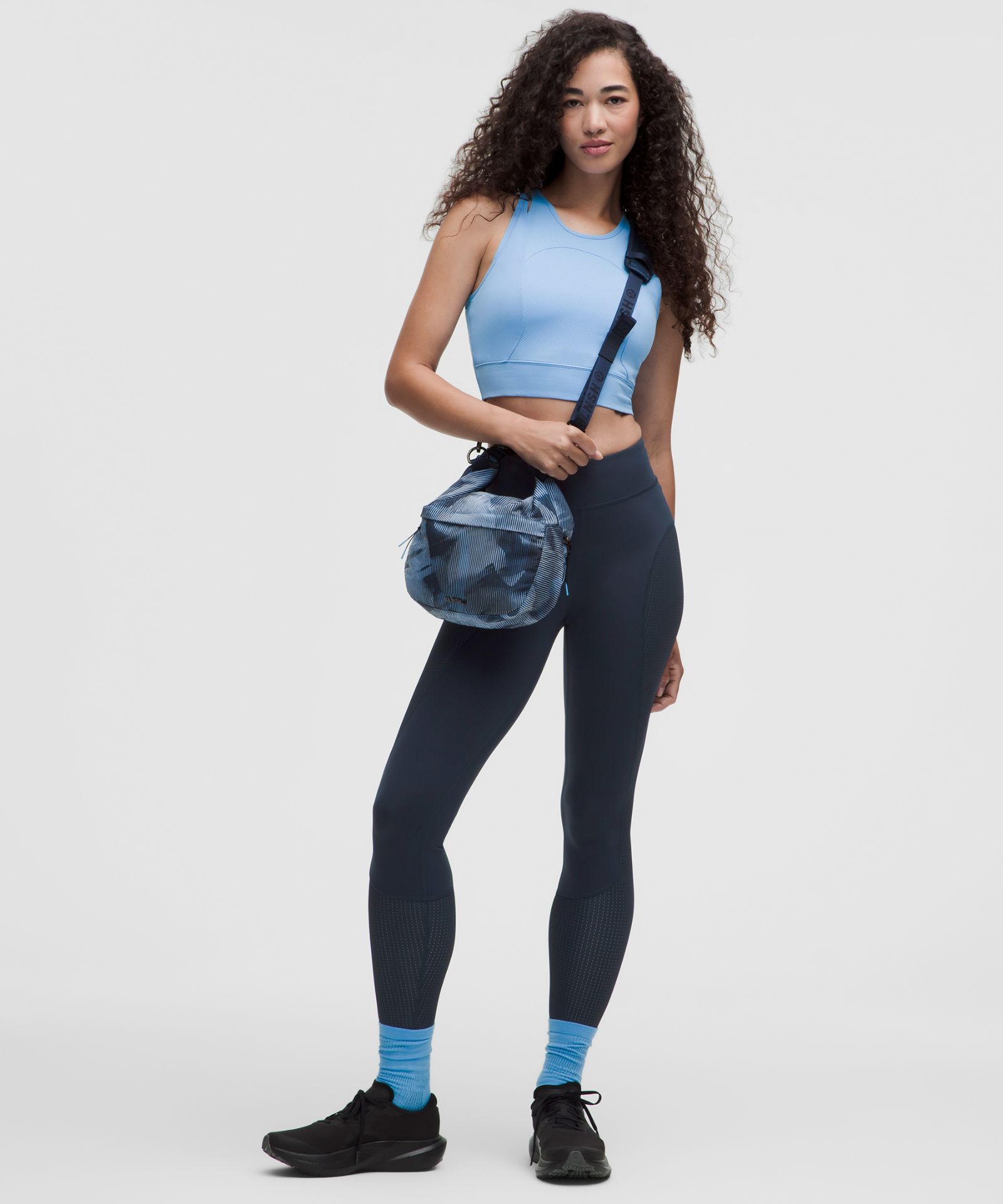 Сумка кросс-боди Lululemon Rolltop объёмом 5,5 л — фото 5