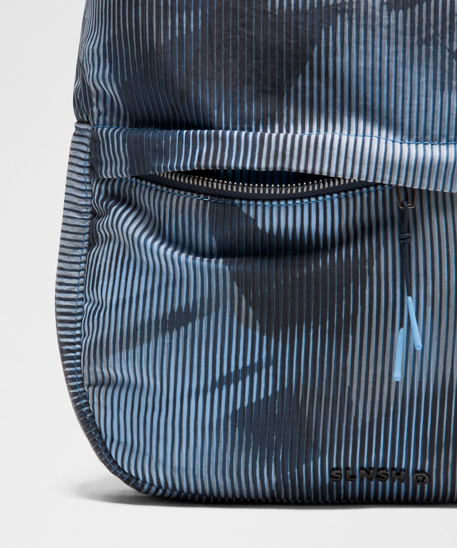 Сумка кросс-боди Lululemon Rolltop объёмом 5,5 л — фото 6