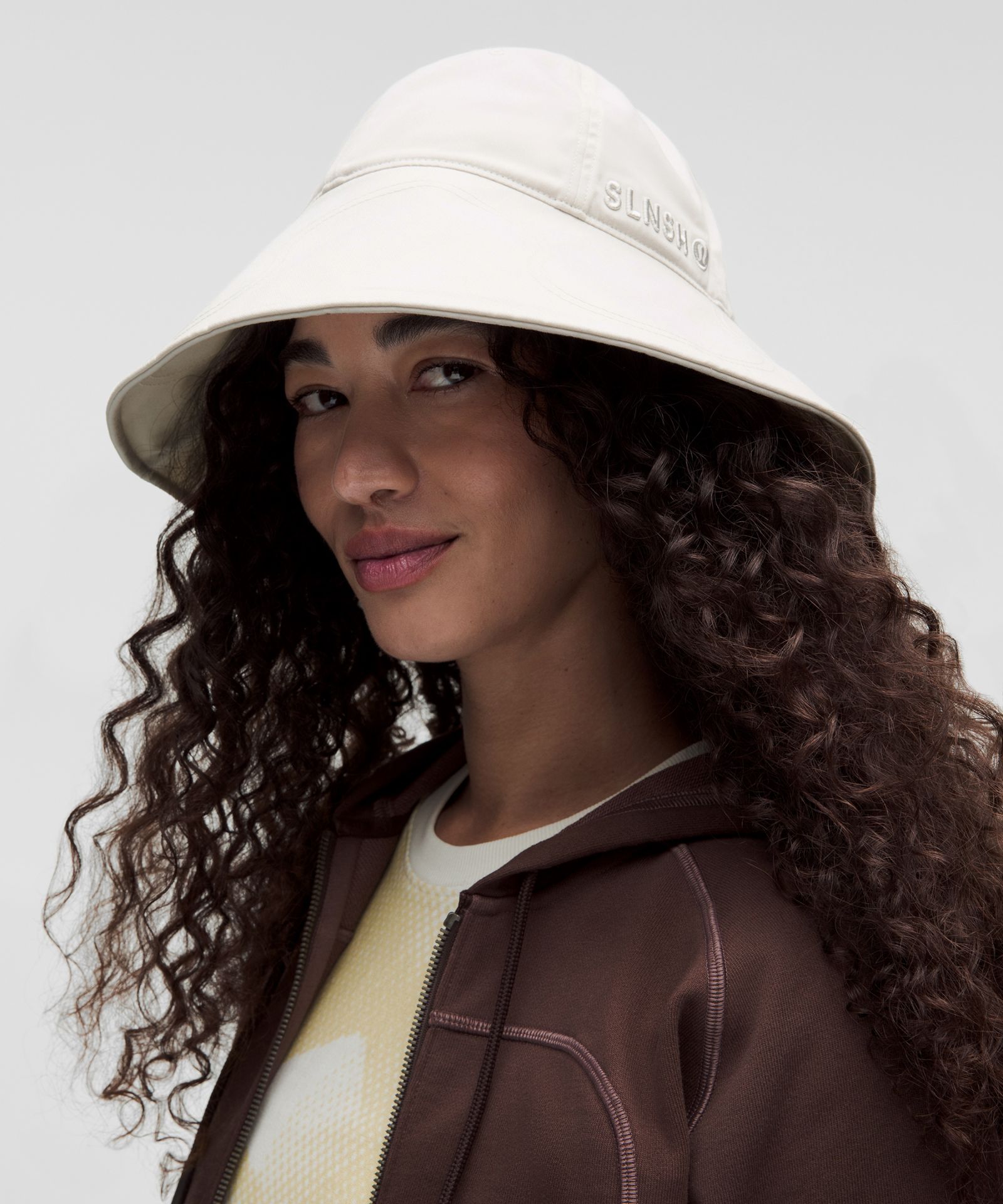 Головные уборы Lululemon Wide Brim Bucket Hat *SLNSH Collection — фото 4