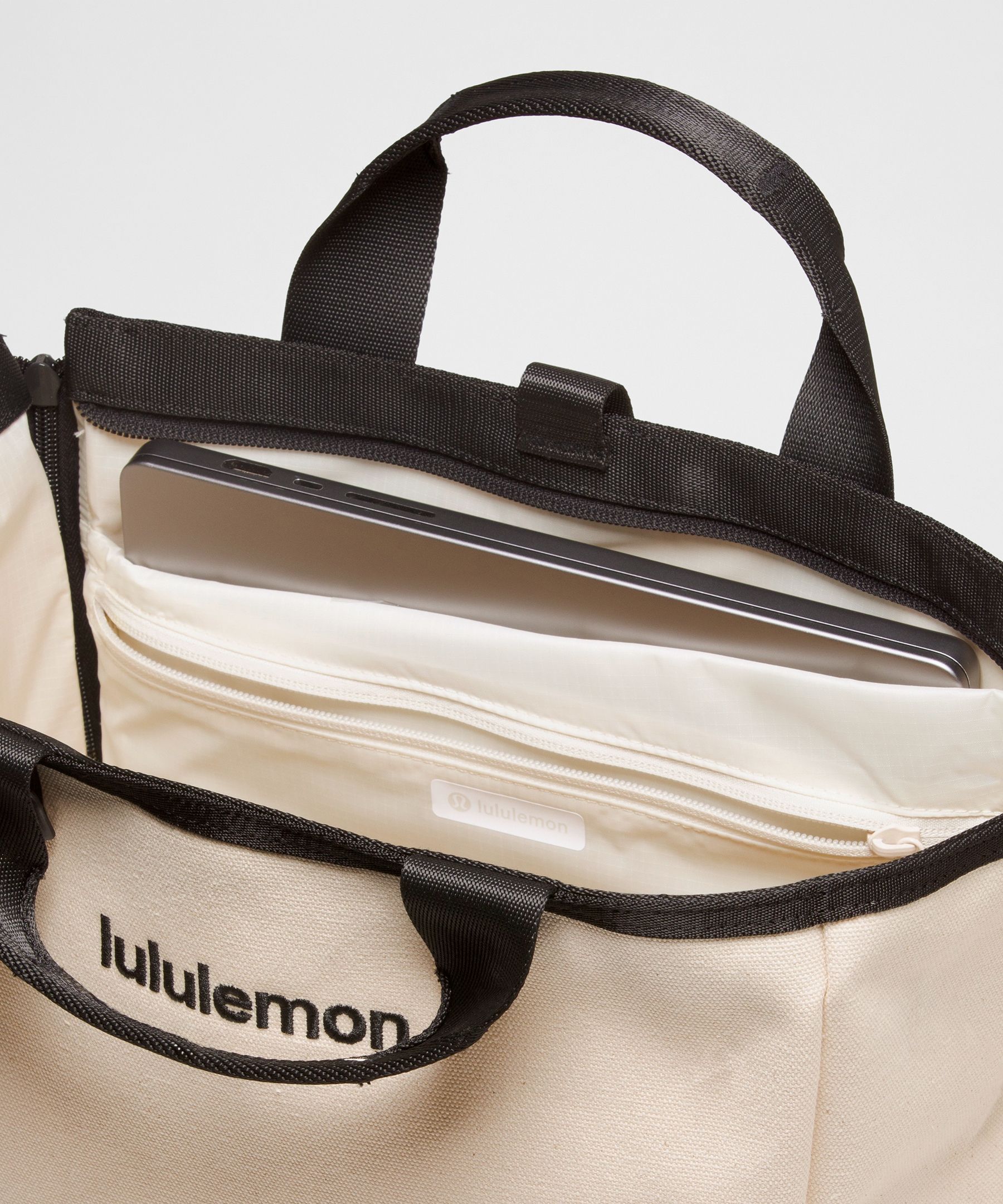 Racket Bag 19L | lululemon Indonesia