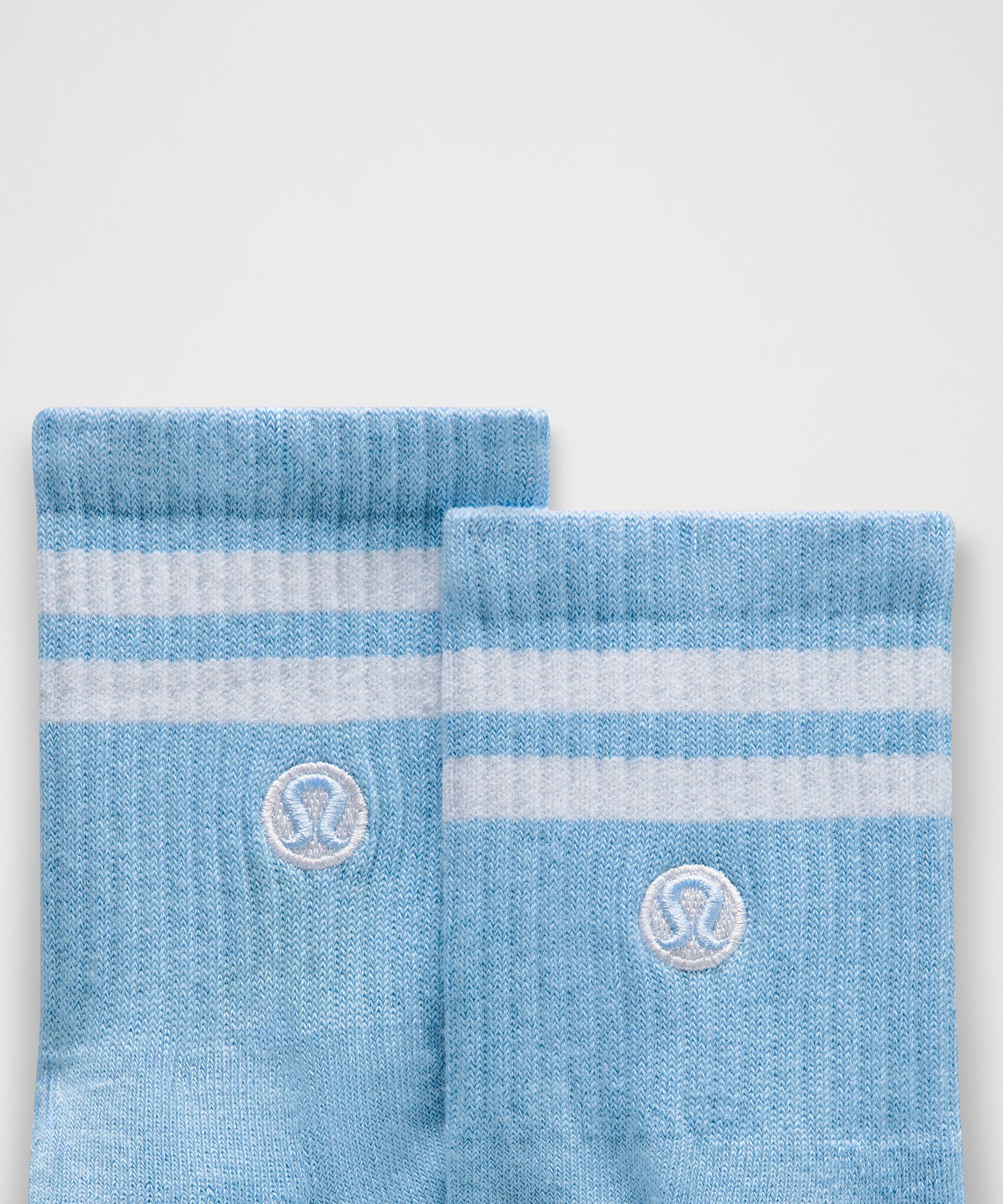 Calcetines unisex Daily Essential arriba del tobillo *Con rayas