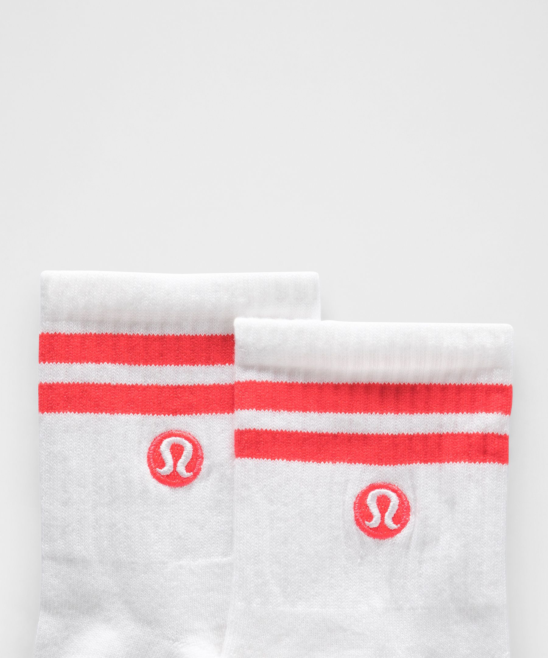 Calcetines unisex Daily Essential arriba del tobillo *Con rayas