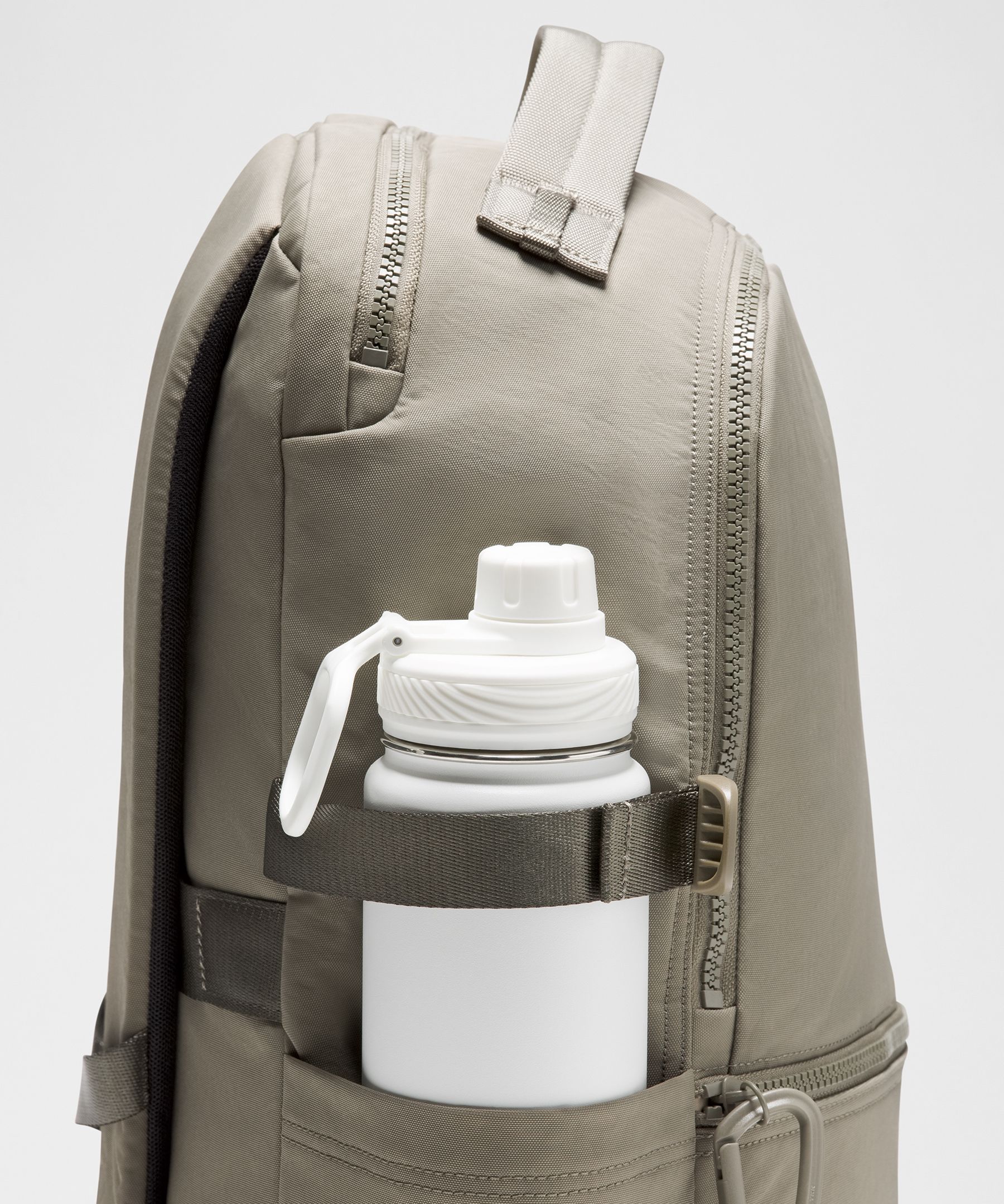 New Crew バックパック 22L