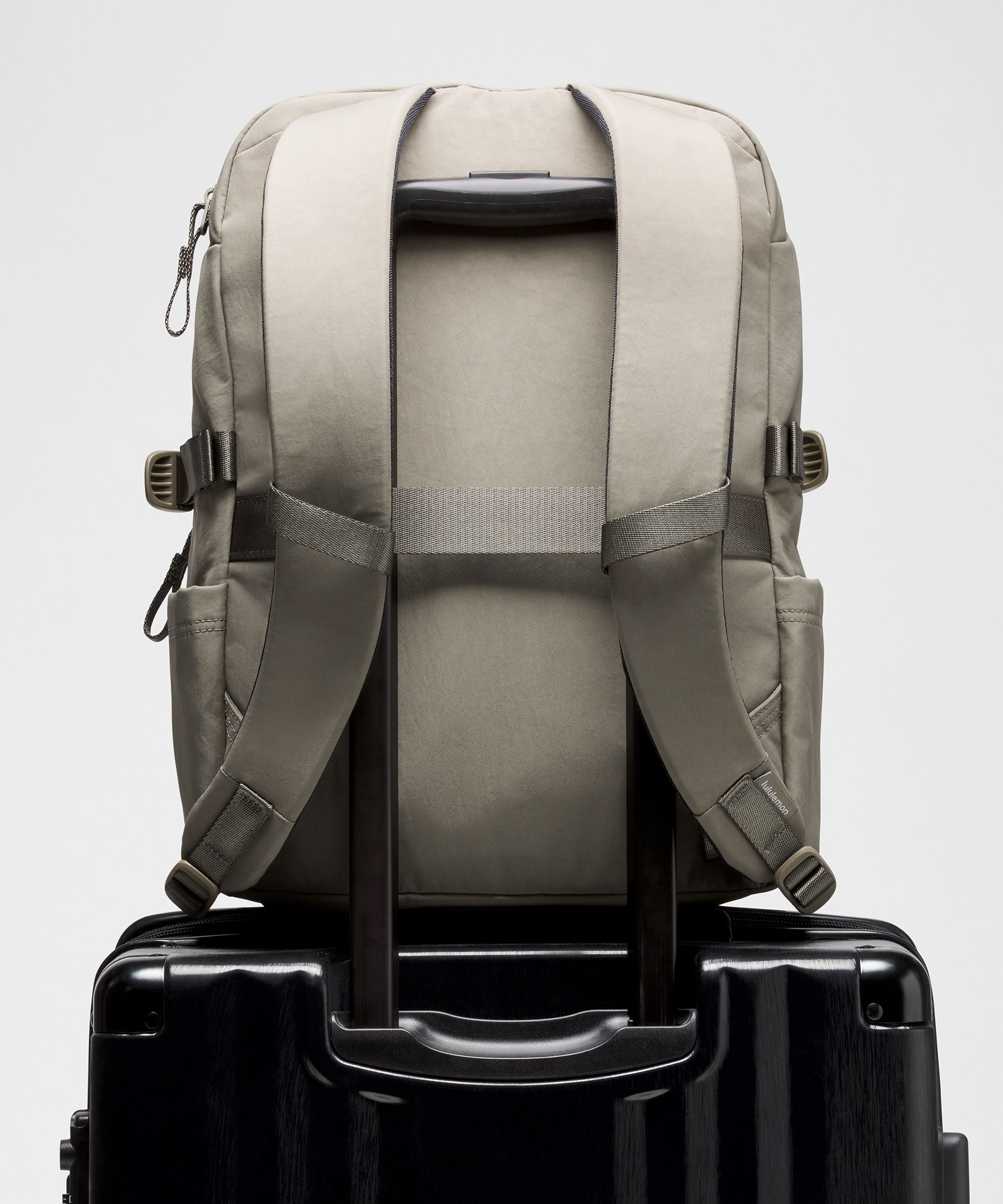 New Crew バックパック 22L