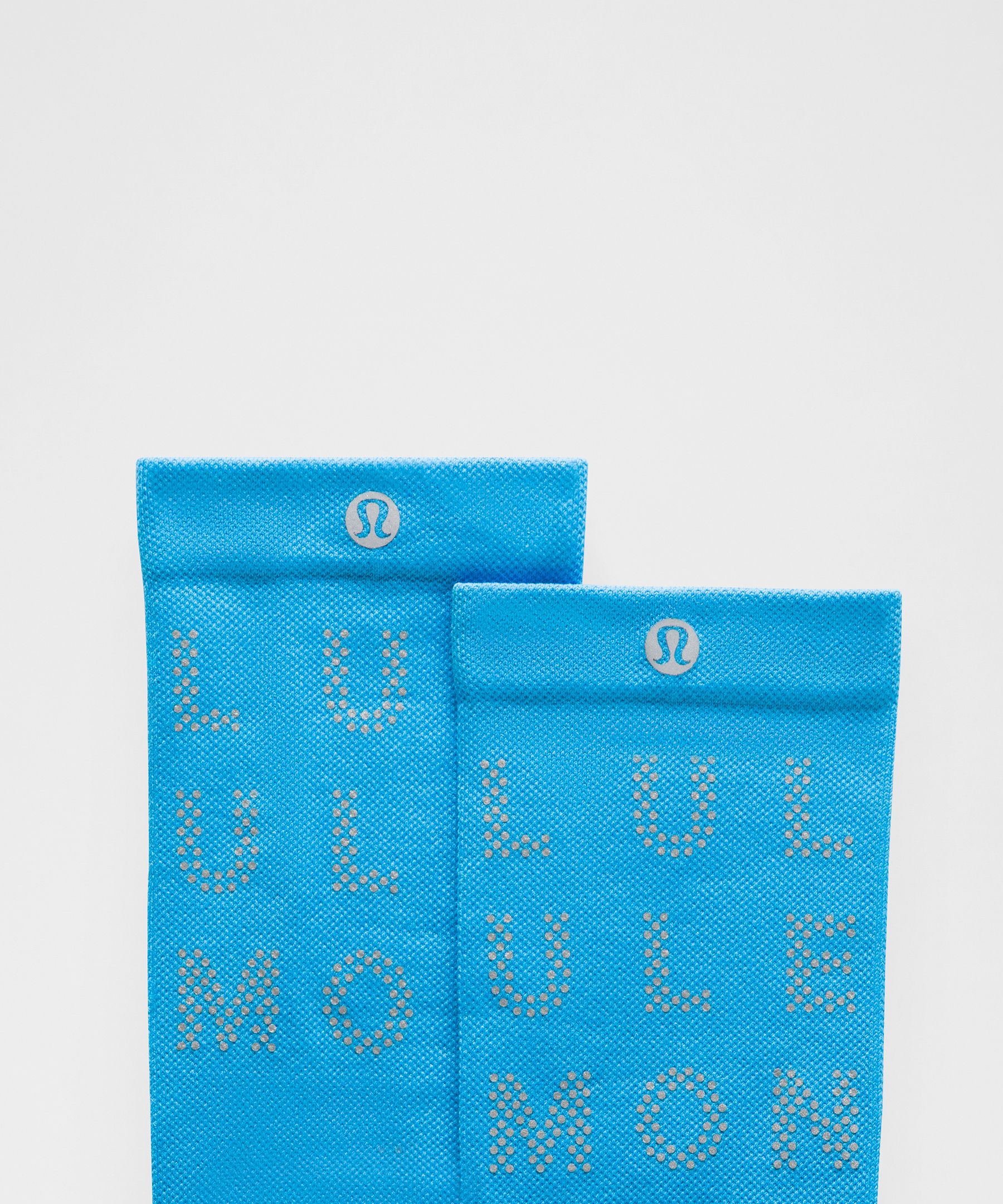 Calcetines unisex Power Stride tipo crew *Con detalles reflejantes