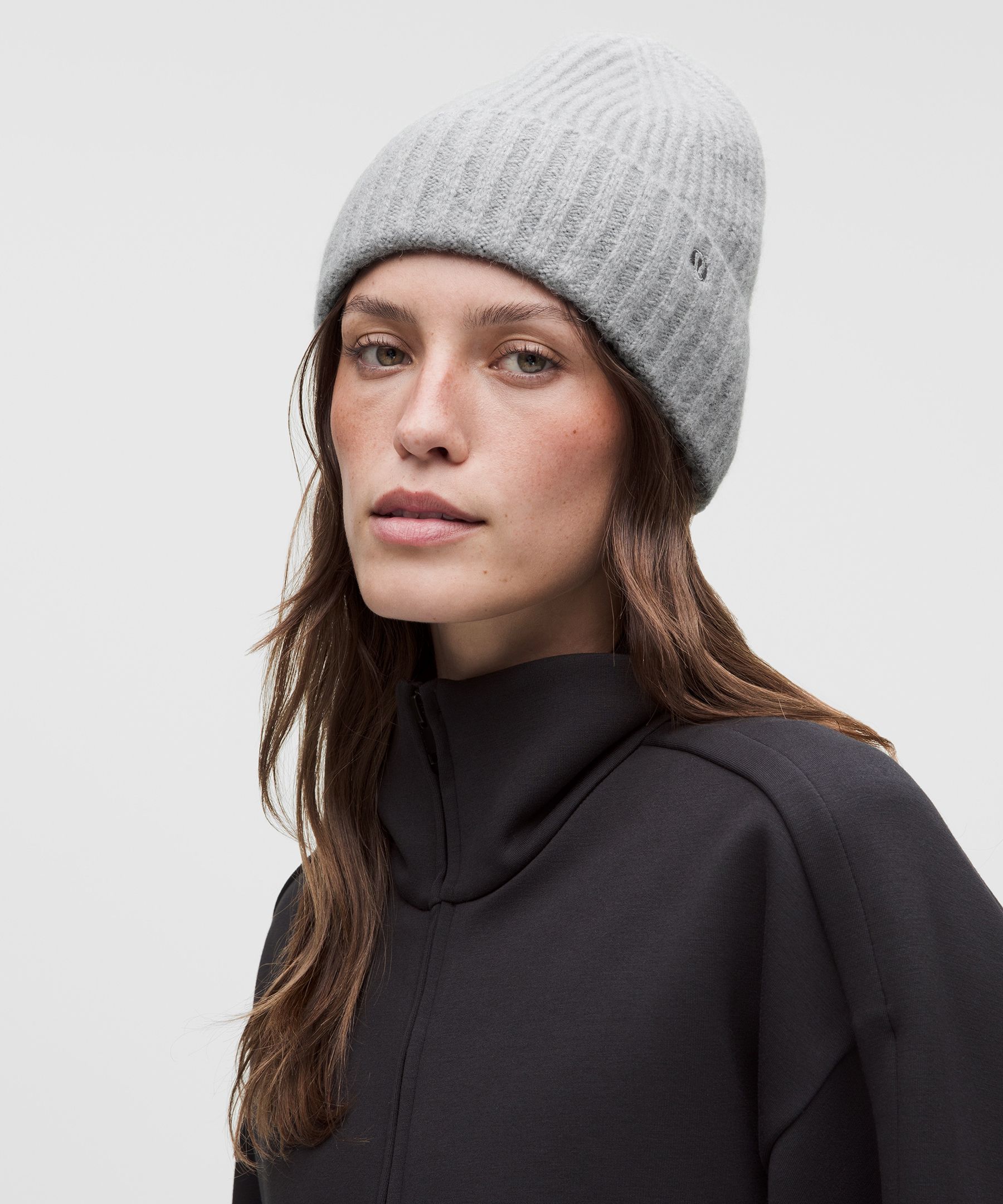Beanie mit breitem Umschlag aus Rippenstrick