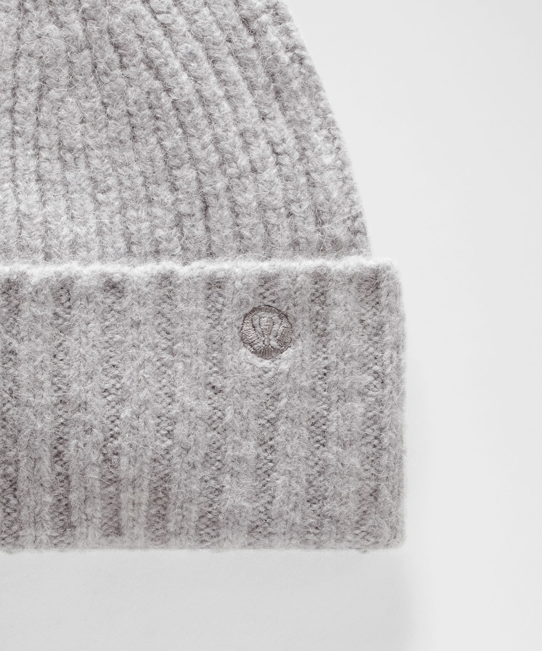 Gorro de punto acanalado con borde ancho