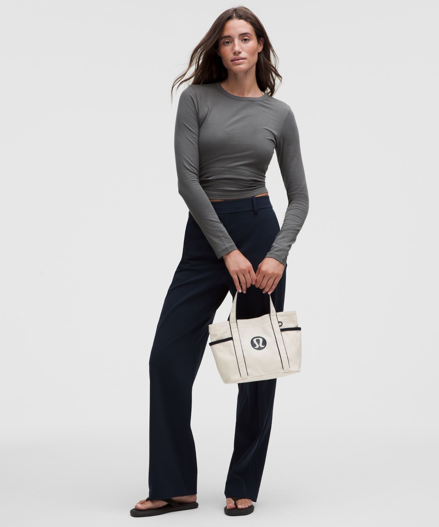 Сумка Lululemon Daily Multi-Pocket Mini Canvas 6.5L, цвет: Натуральный / Тёмно-синий — фото 2