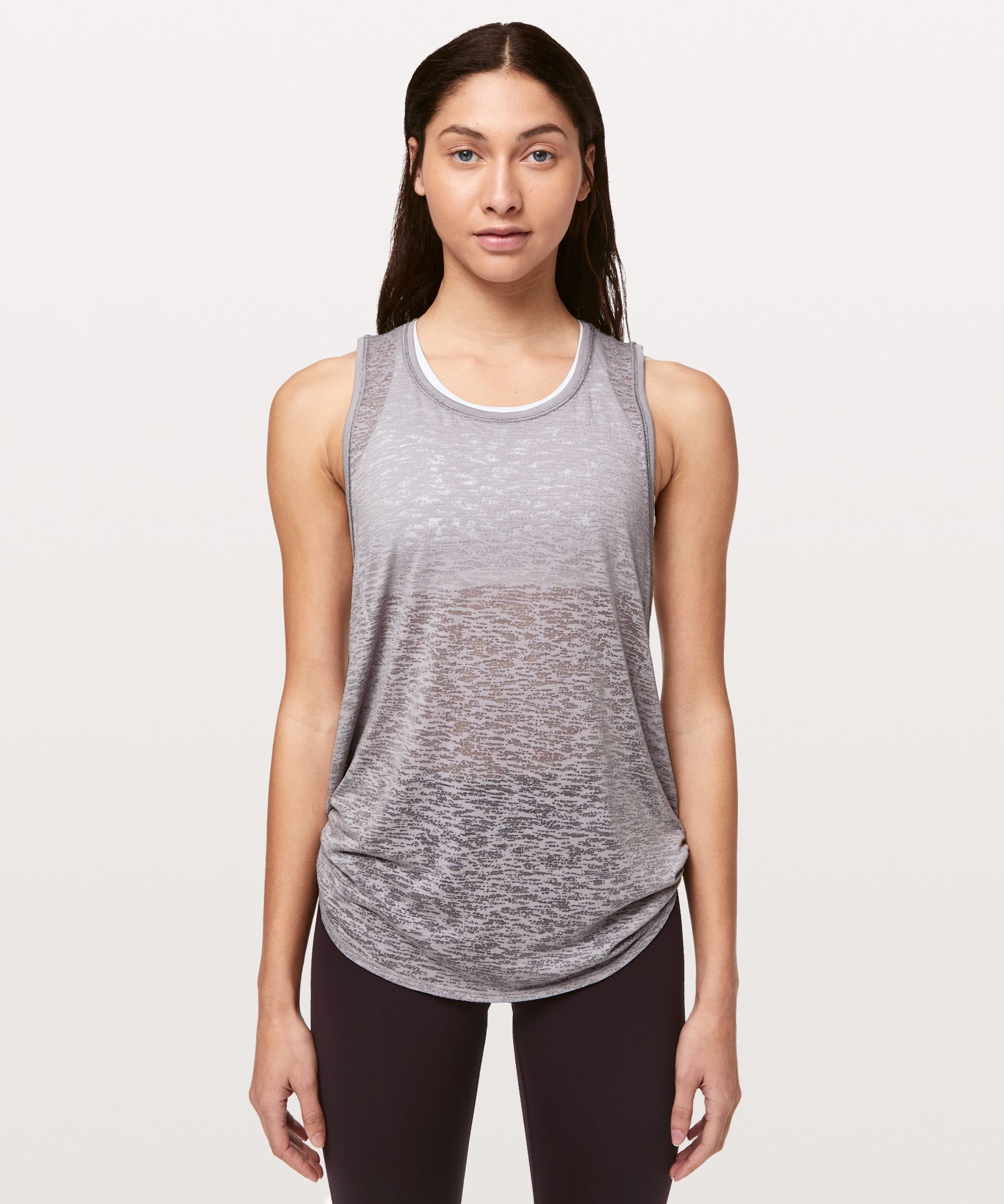 Lululemon タンク完売しました。