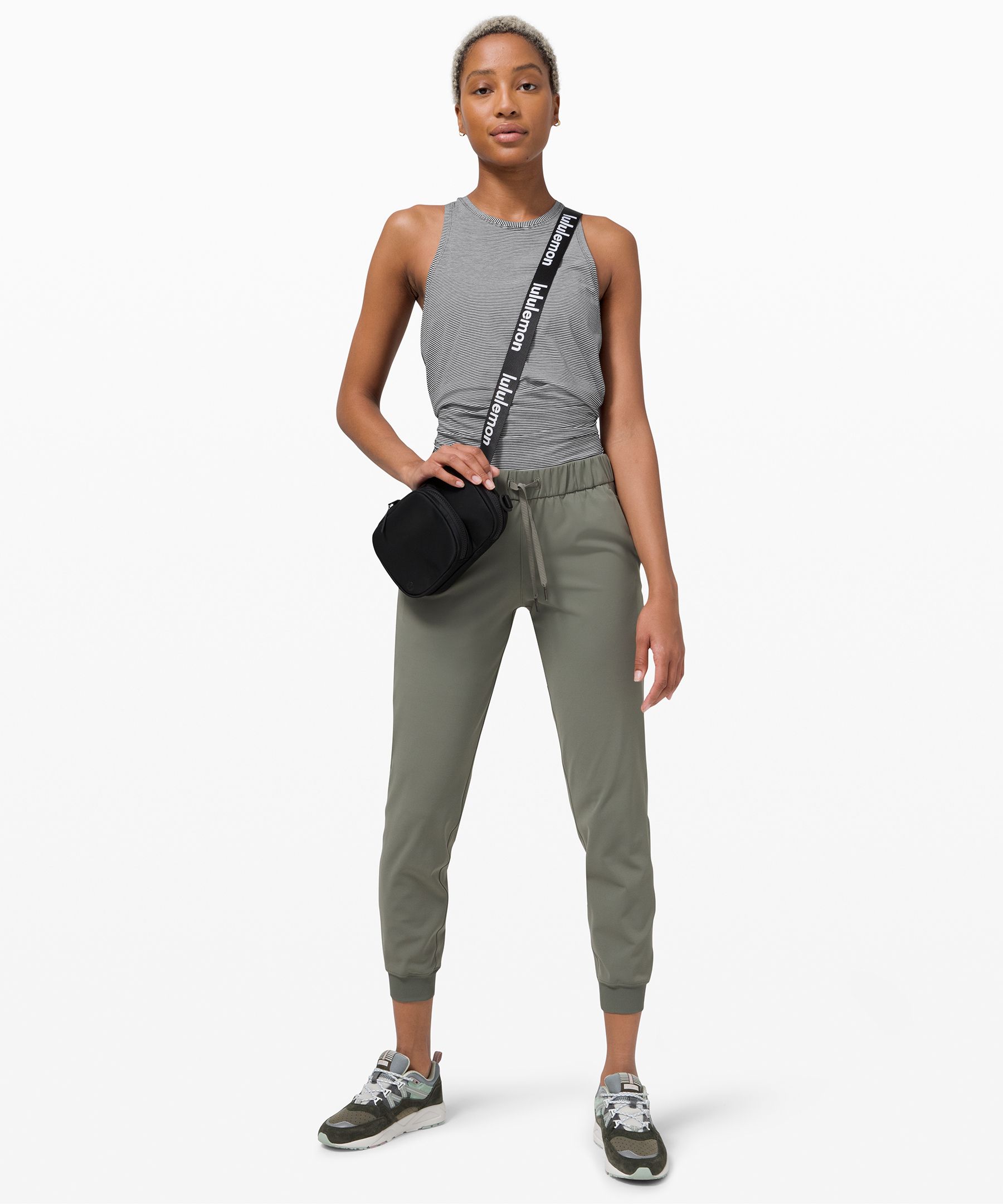 D&eacute;bardeur All Tied Up