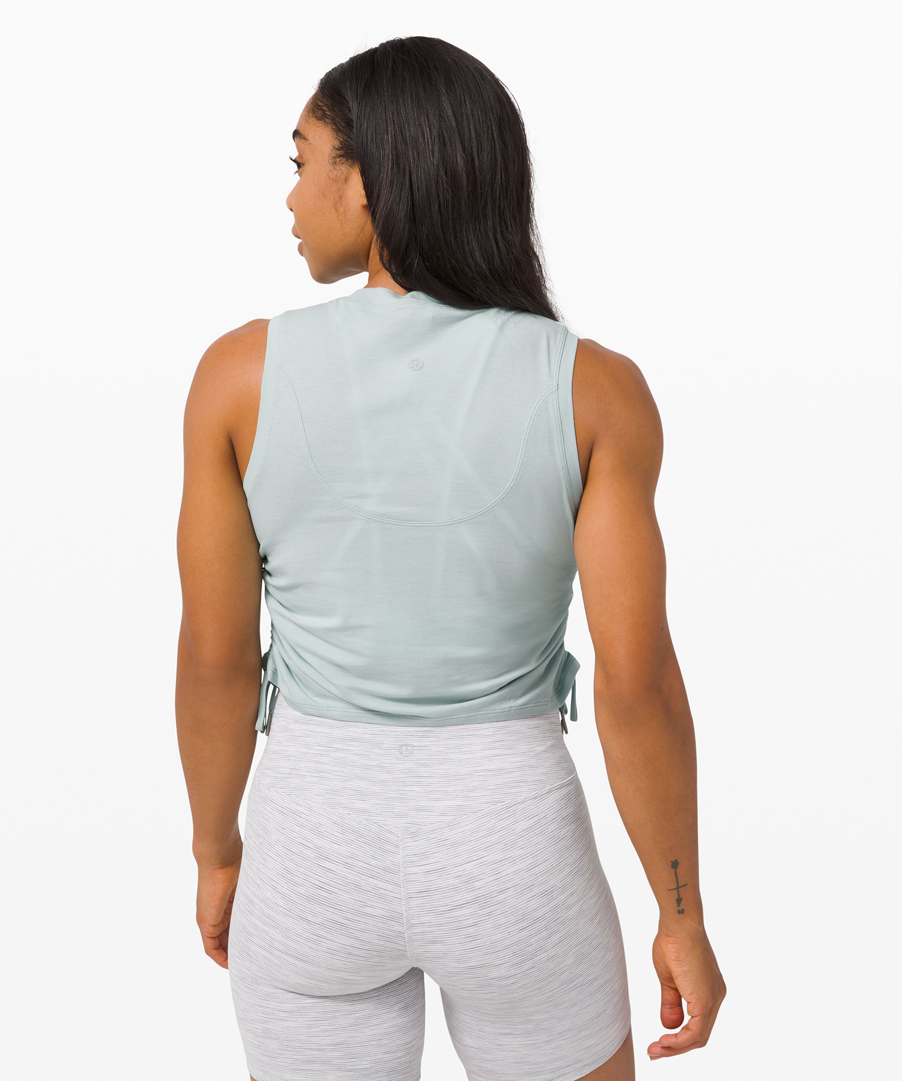 https://images.lululemon.com/is/image/lululemon/LW1CW0S_045613_3?size=800,800