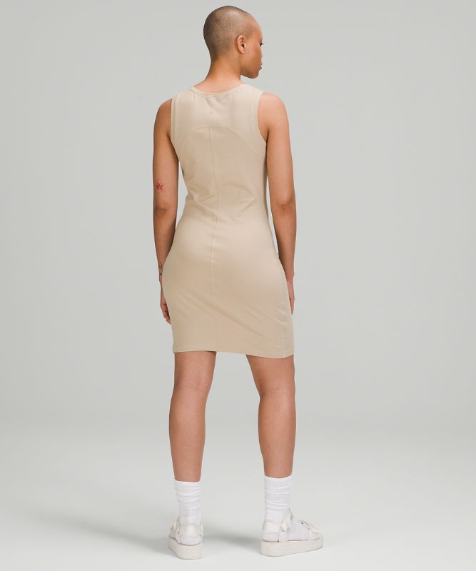 LA Tight-To-Body Ruched Dress