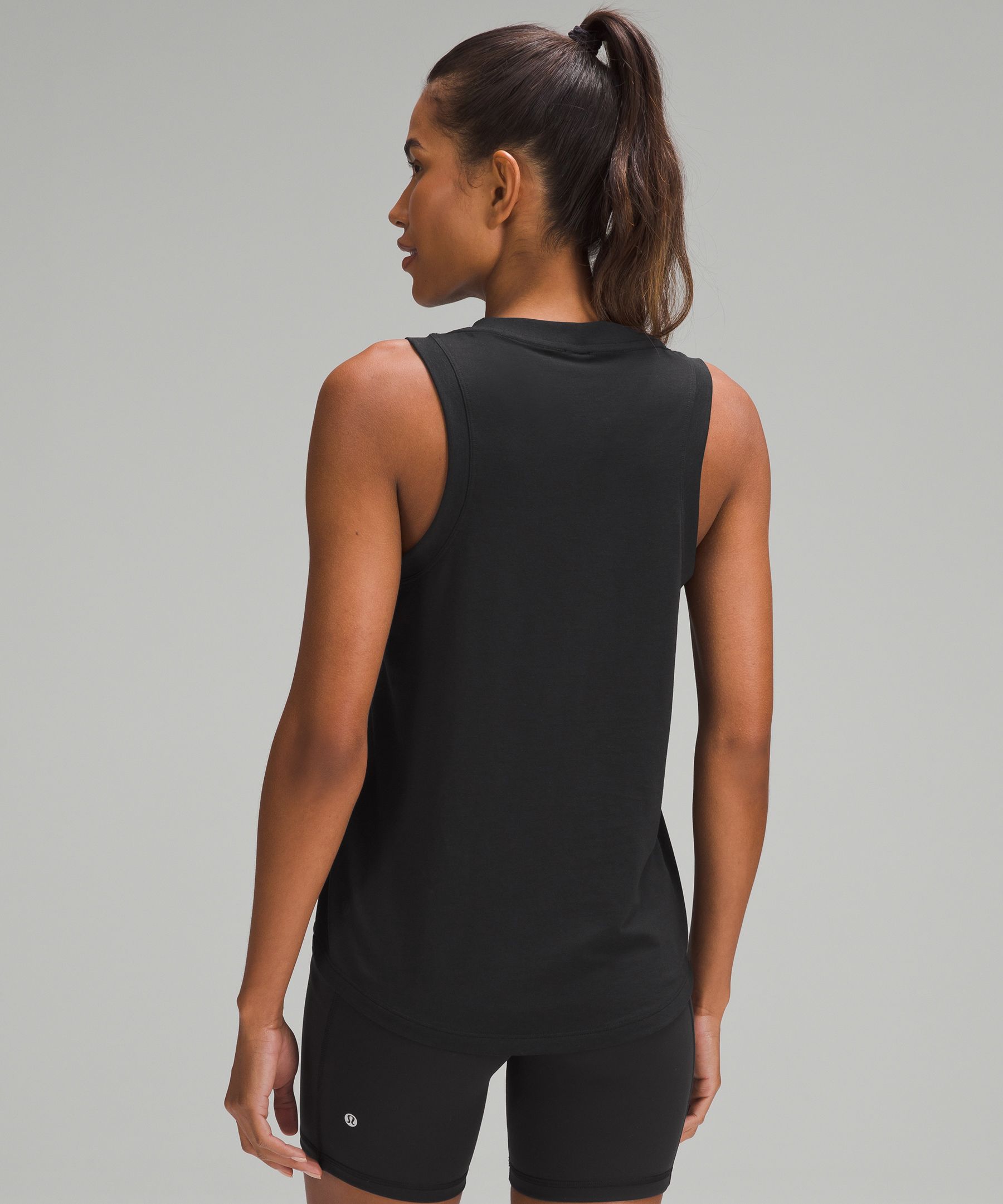 Skims Sleeveless and tank tops for Women, Online Sale up to 32% off