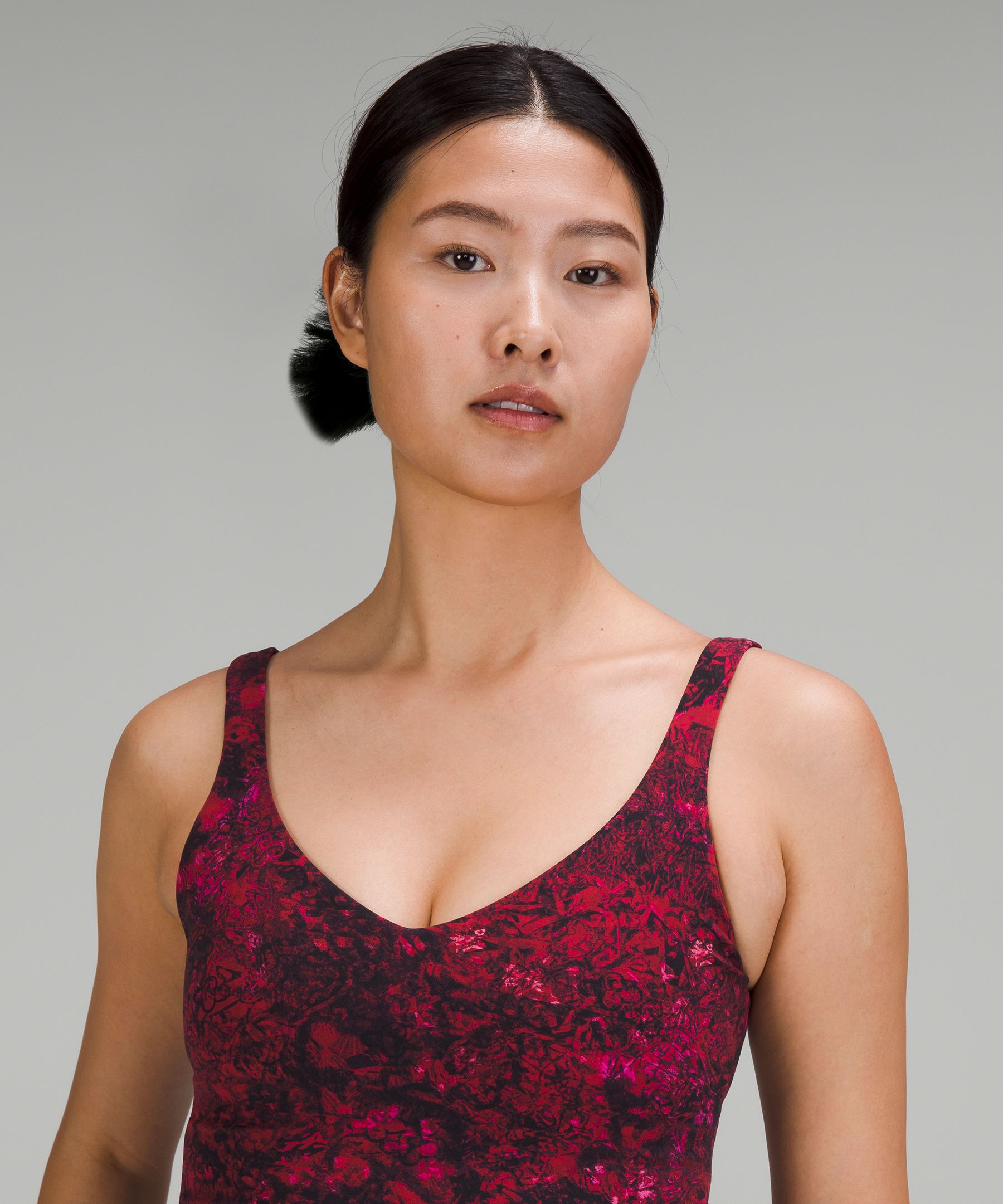 Dark red Align tank (lunar new year special) - sz 8 vs sz 6 : r/lululemon