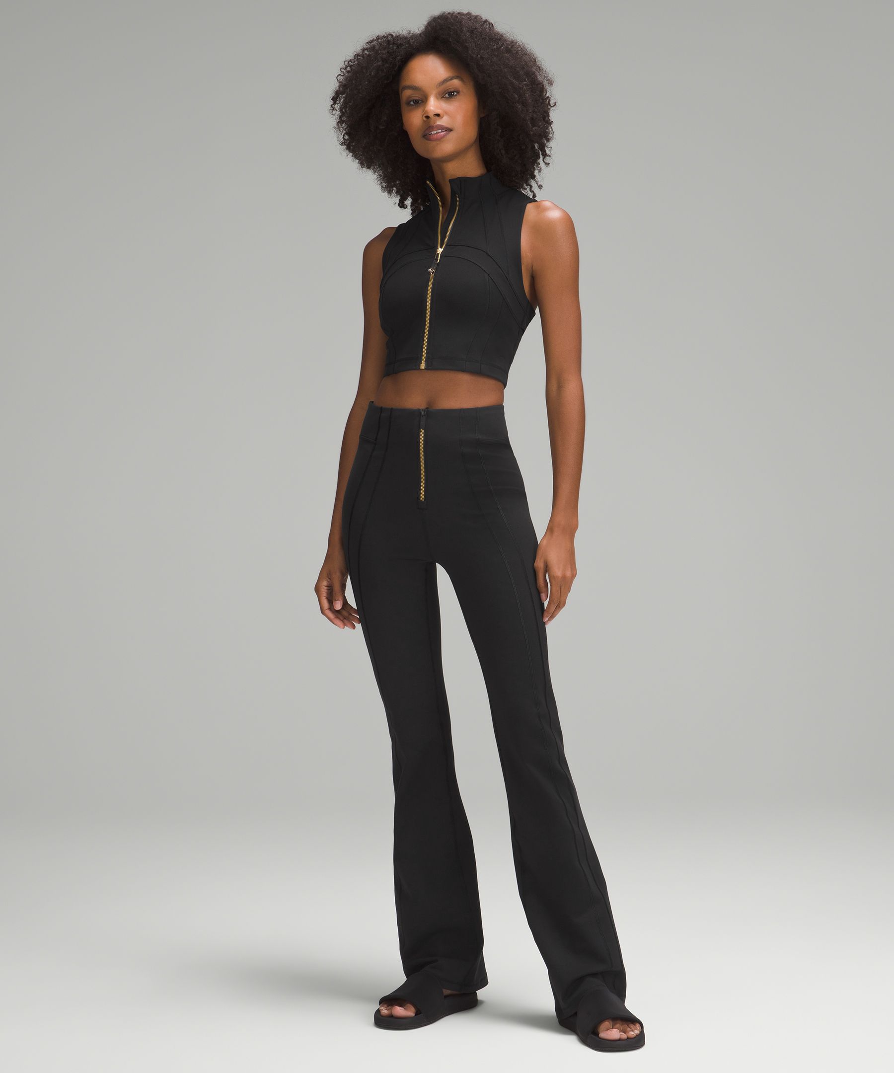 Define Cropped Full-Zip Tank Top *Luon