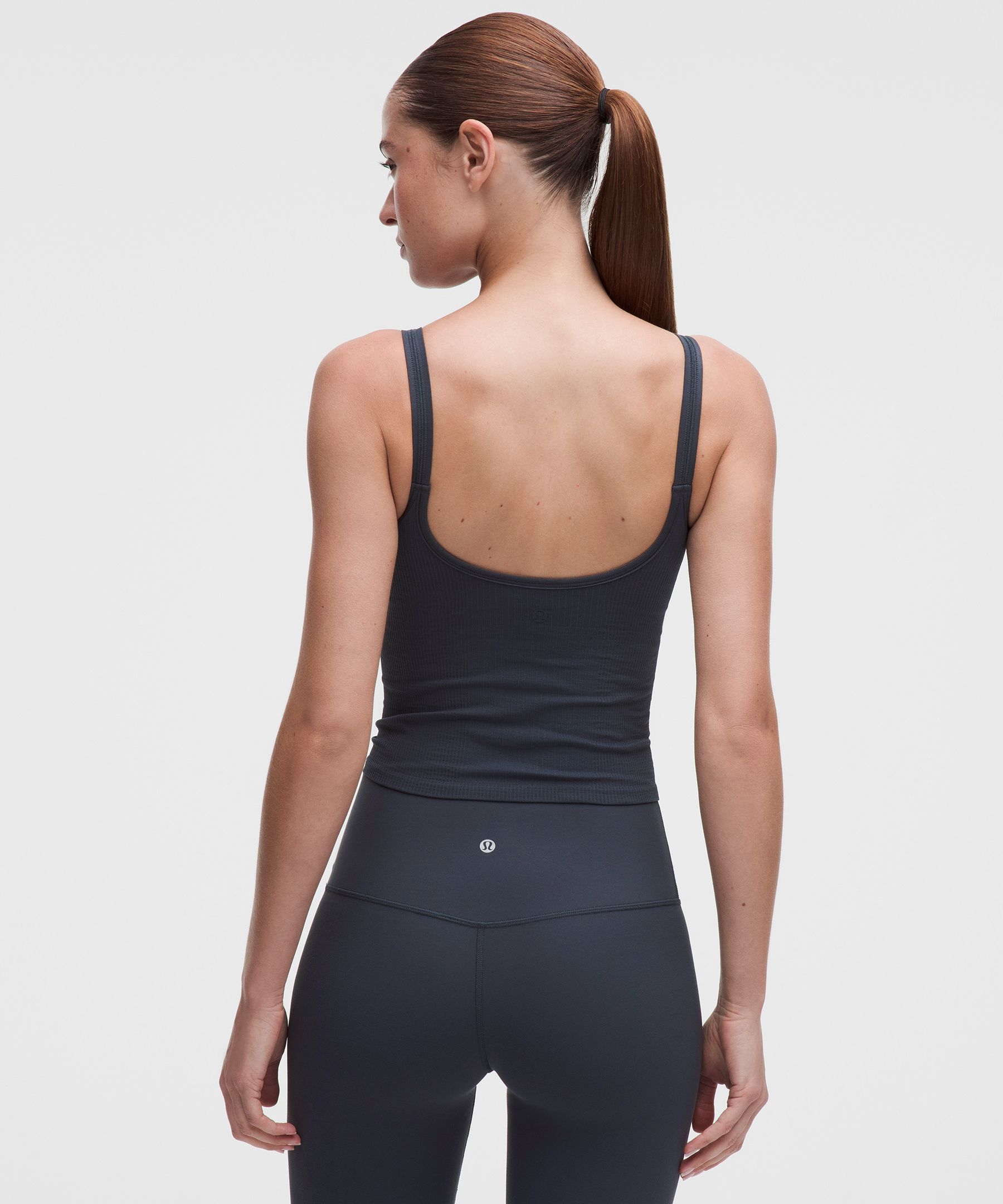 Tank top Ebb to Street cropped con escote redondeado *Soporte ligero, copas B/C