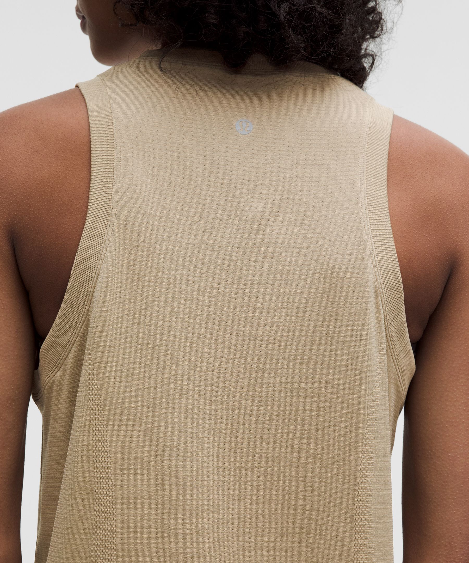 Camiseta de tirantes Swiftly, longitud hasta la cadera *Dise&ntilde;o renovado