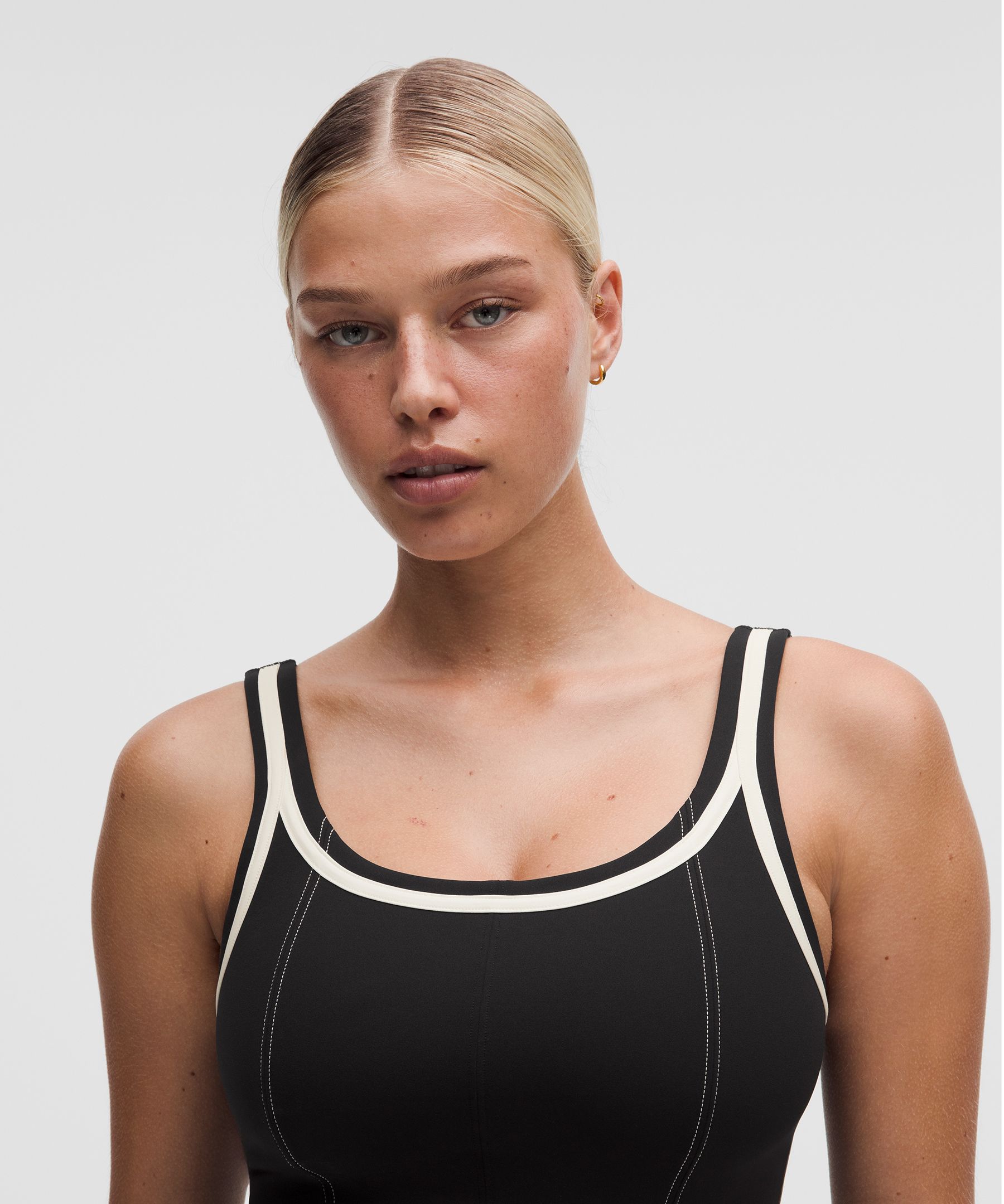 D&eacute;bardeur Glow Up maintien moyen, bonnets C/D *D&eacute;tails passepoil&eacute;s