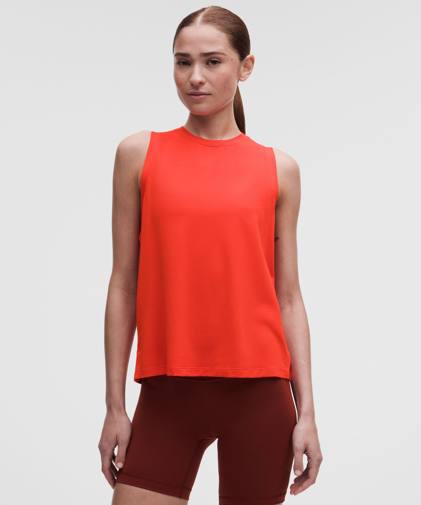 Женский топ Lululemon License to Train Classic-Fit, цвет: Вишнёвый — фото 1