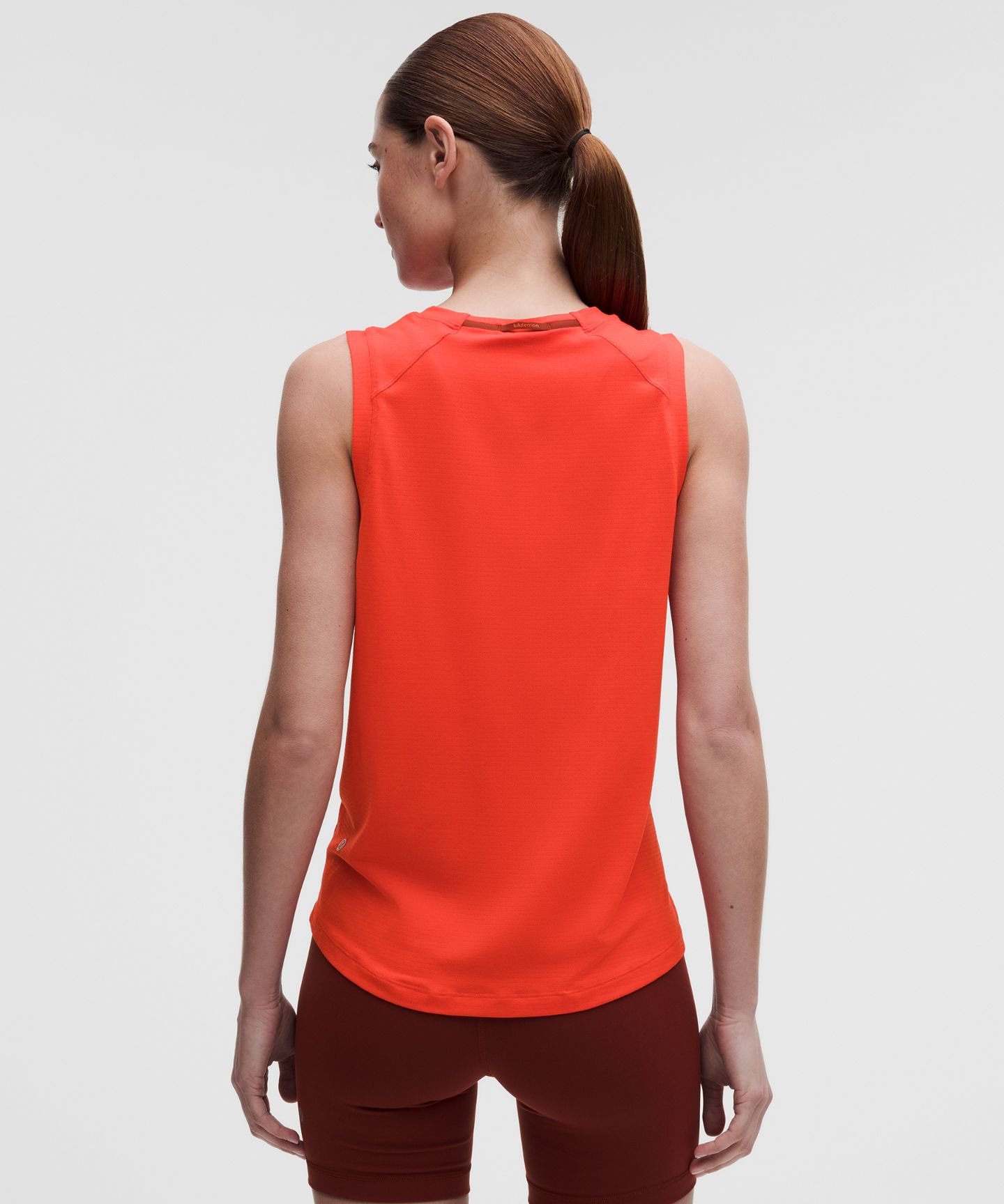 Женский топ Lululemon License to Train Classic-Fit, цвет: Вишнёвый — фото 2