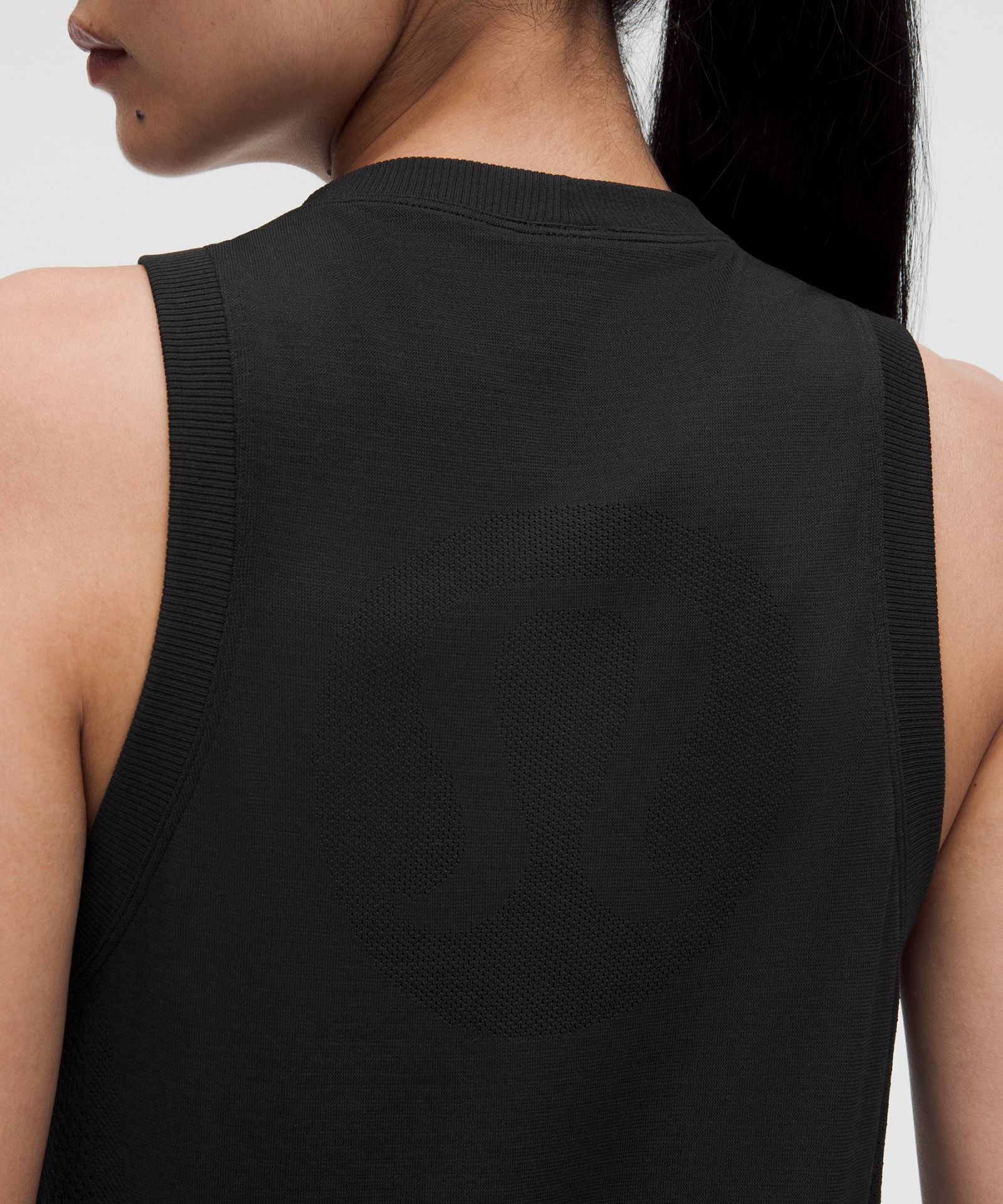 Женский топ Lululemon Swiftly Relaxed Tank с логотипом — фото 6