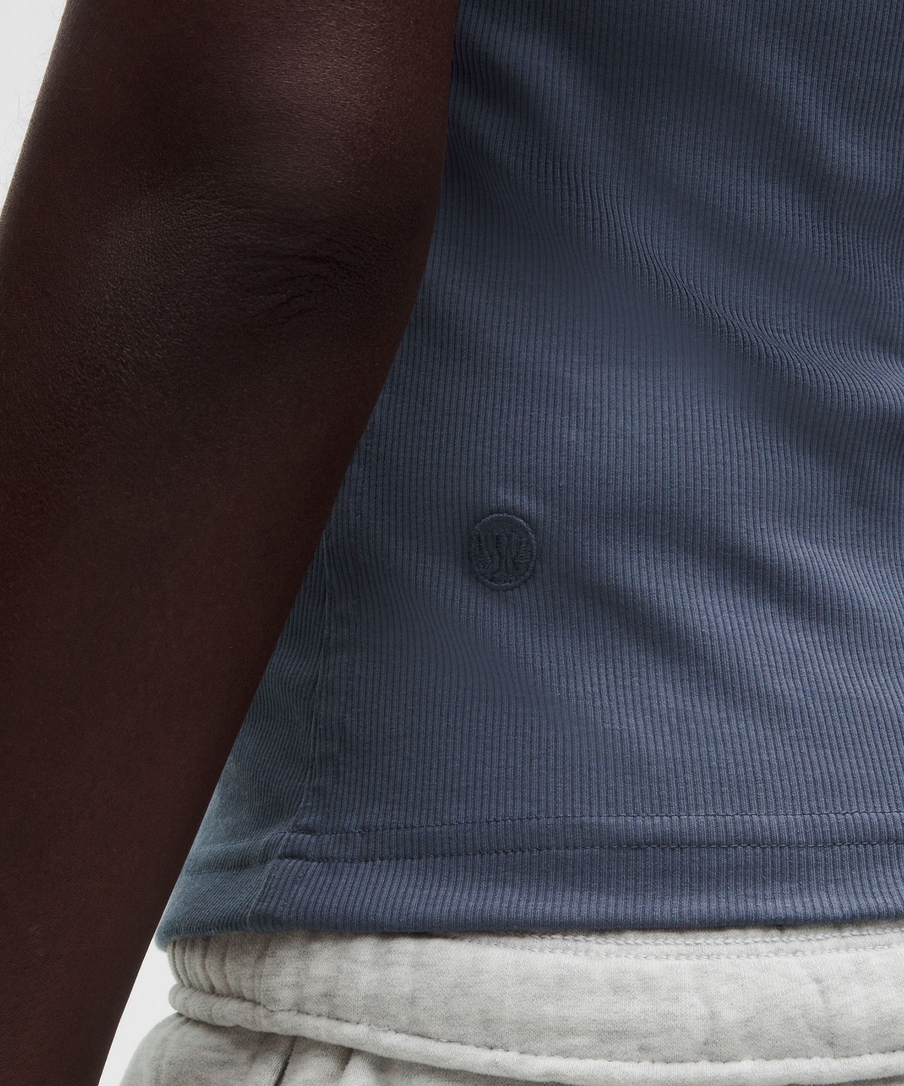 Little geripptes Tanktop mit U-Ausschnitt