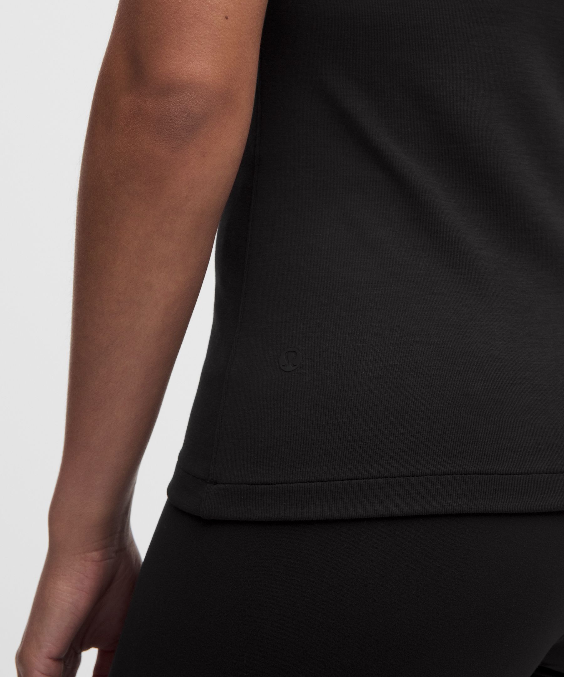 Hochgeschlossenes Tanktop aus geripptem Material