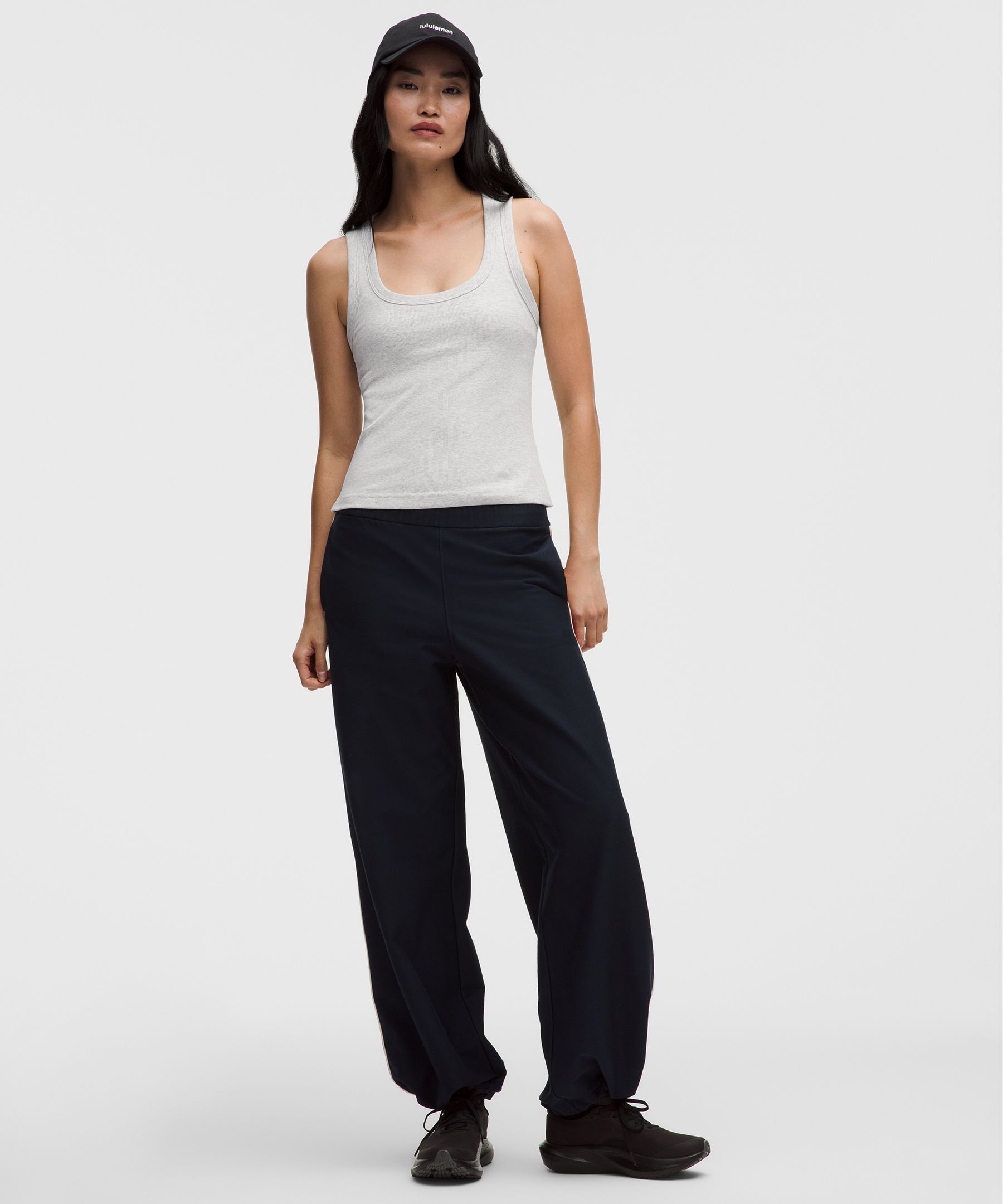 Little geripptes Tanktop mit U-Ausschnitt