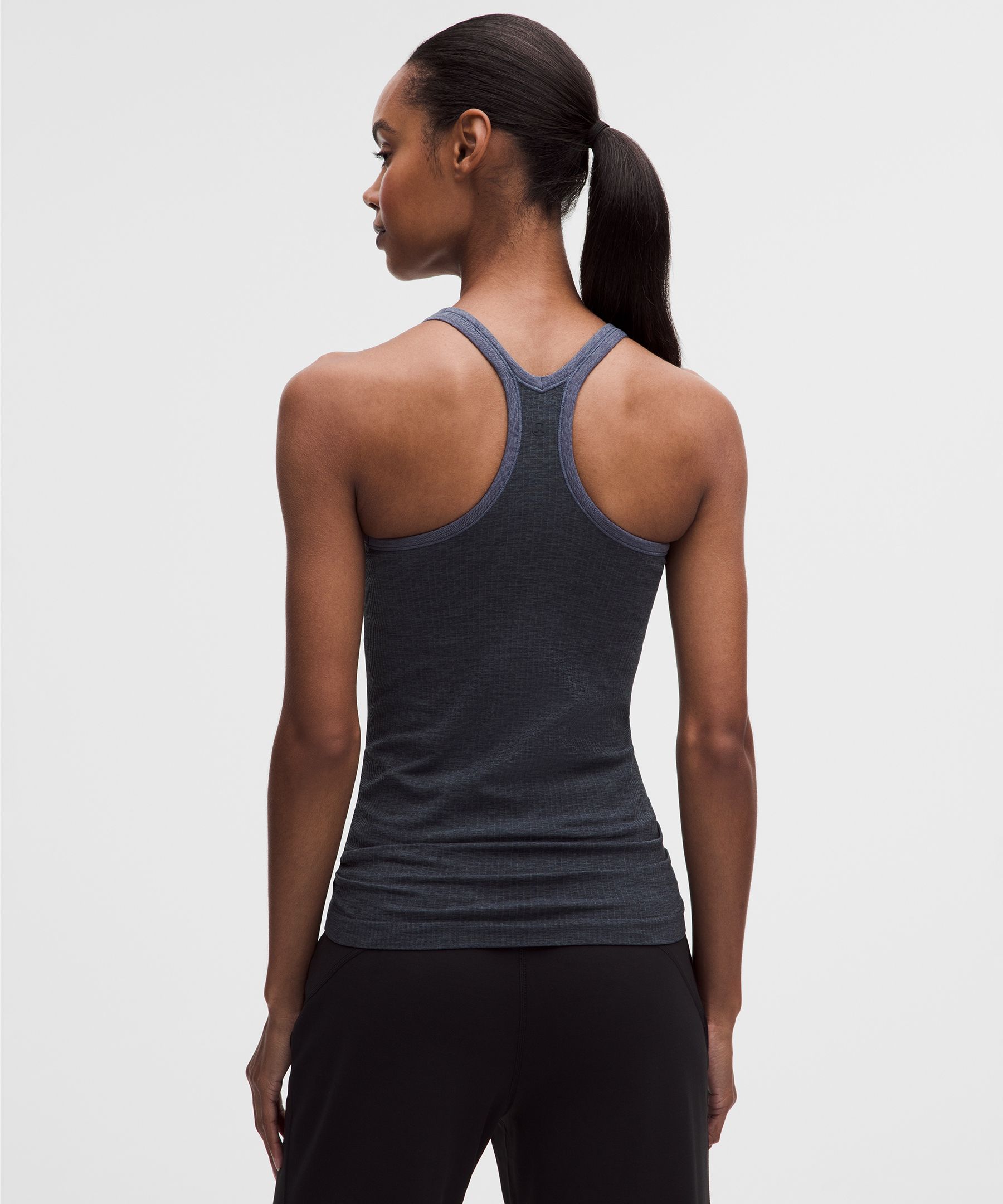 Tank top Ebb to Street con escote redondeado *Soporte ligero, copas B/C