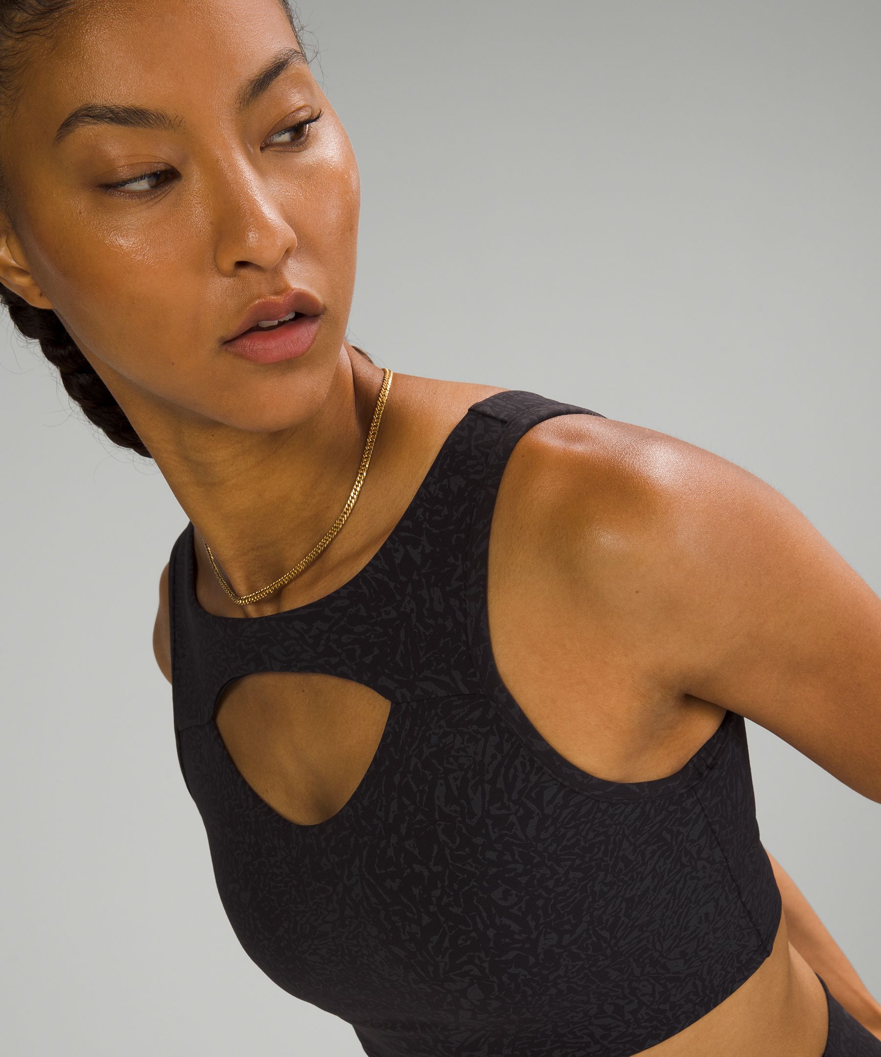 lululemon☆スポーツブラ☆ Everlux Front Cut-Out Train Bra