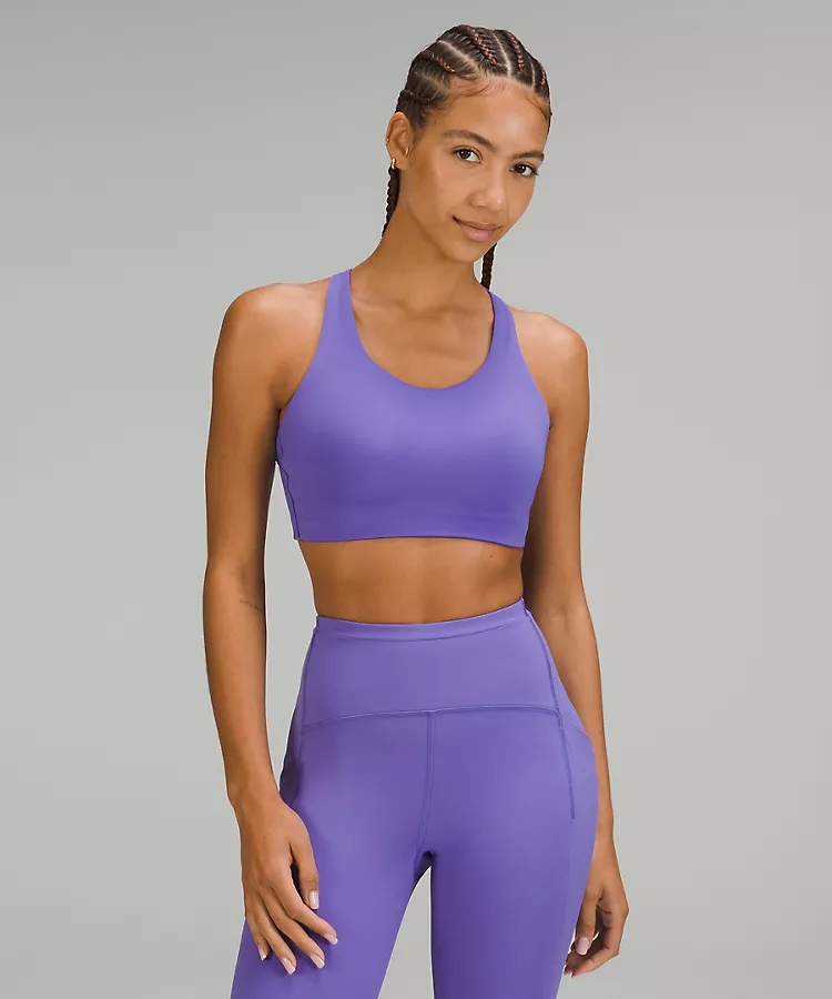 Fabletics Women's On-The-Go Midi Medium Impact Sports Bra, Workout, Yoga,  Athletic, Fitness, Black/Classic White, XX-Small : : Clothing,  Shoes & Accessories