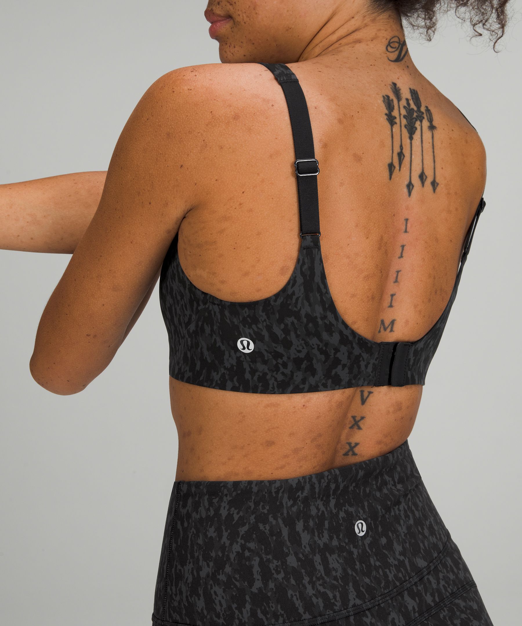 lululemon in alignment straight strap bra ($550 for 2), 女裝, 運動