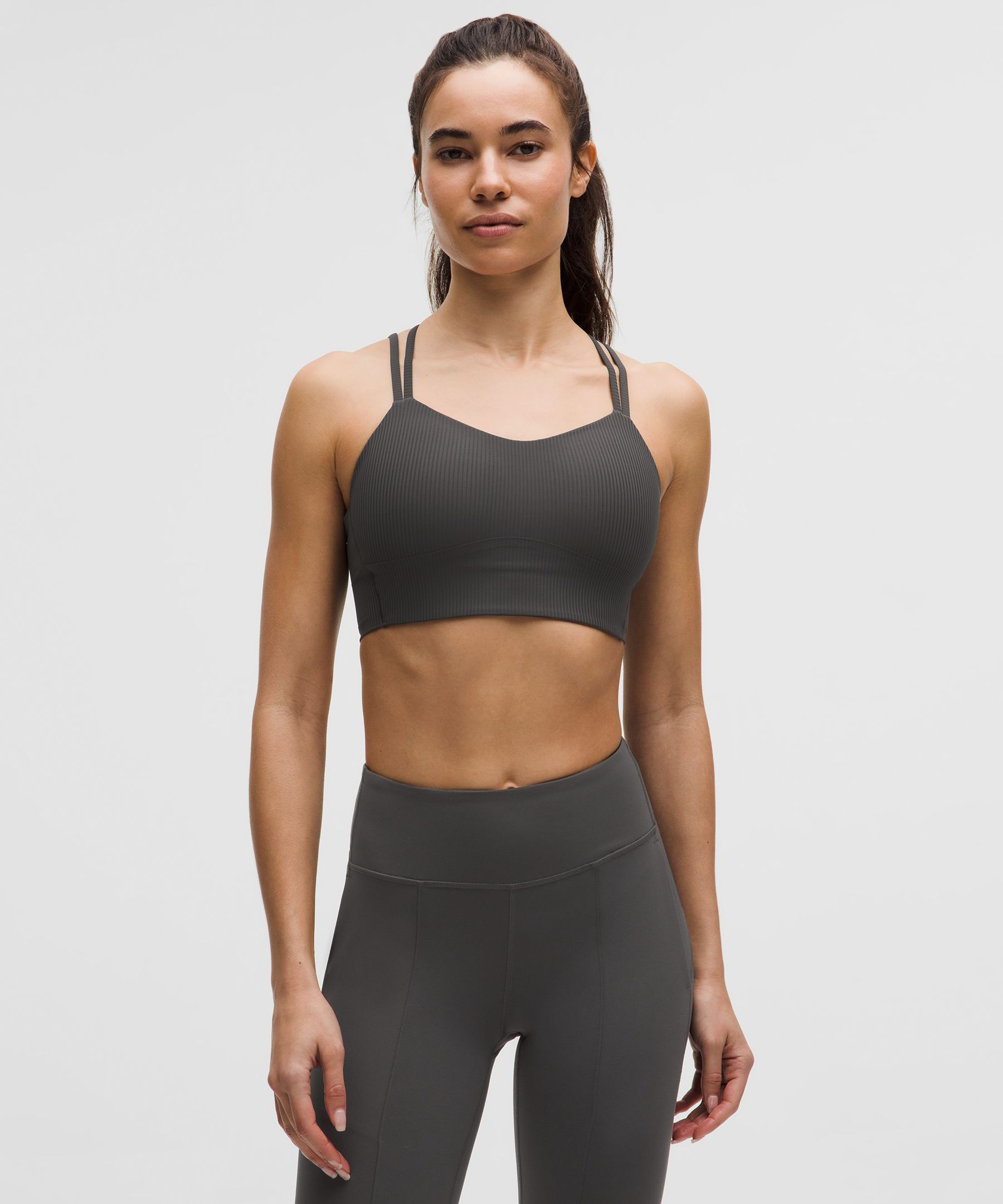 Everlux ハイネックトレーニングブラ *ミディアムサポート、C/Dカップ