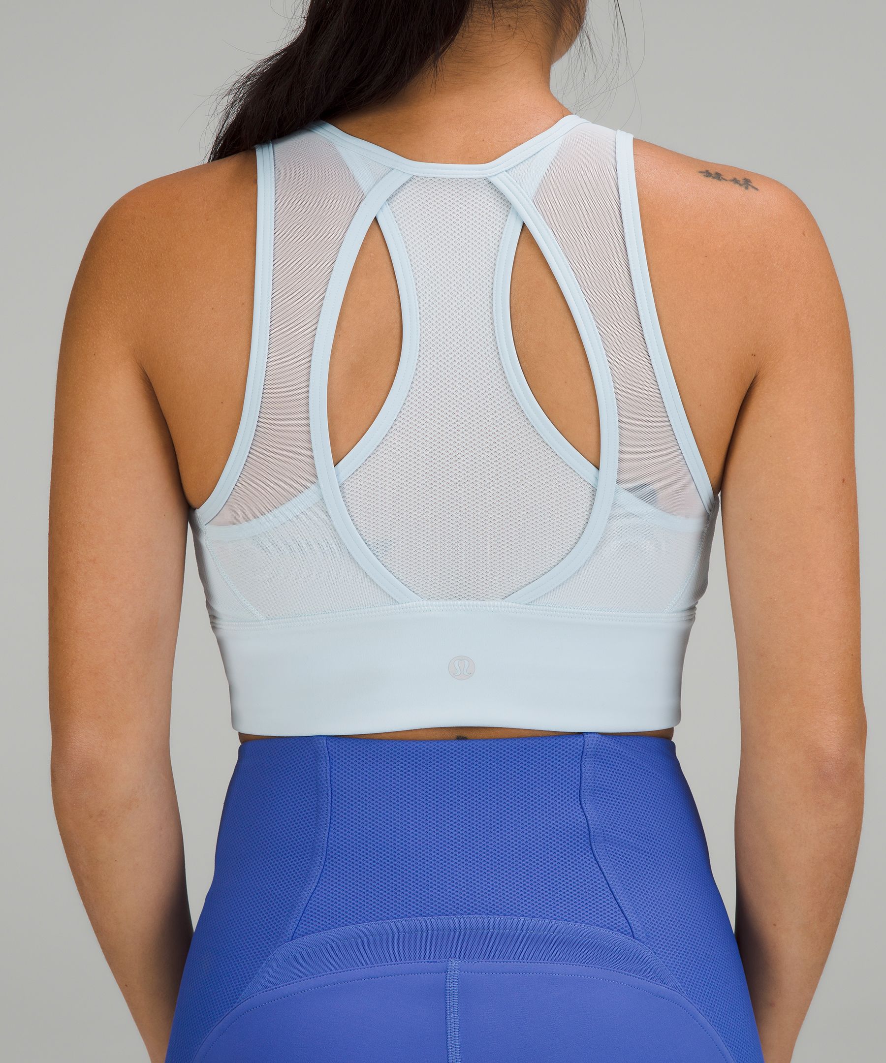 Lululemon US 6 Tough Train High-Neck Bra Medium Support, C/D Cup, Women's  Fashion, Activewear on Carousell