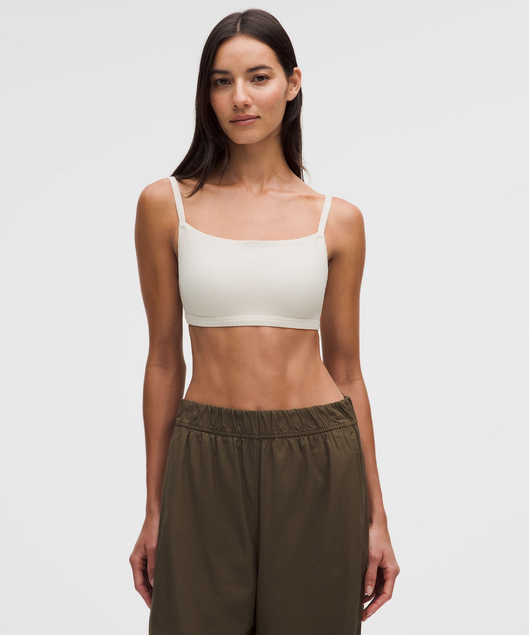 Brassi&egrave;re c&ocirc;tel&eacute;e &agrave; fines bretelles *Maintien l&eacute;ger, bonnets B/C