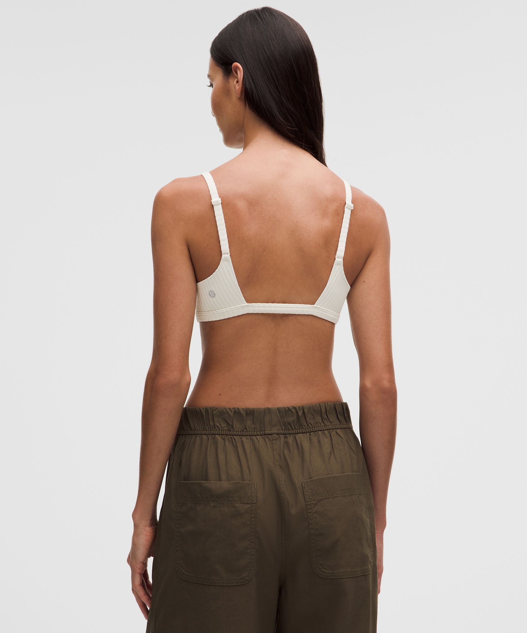 Brassi&egrave;re c&ocirc;tel&eacute;e &agrave; fines bretelles *Maintien l&eacute;ger, bonnets B/C