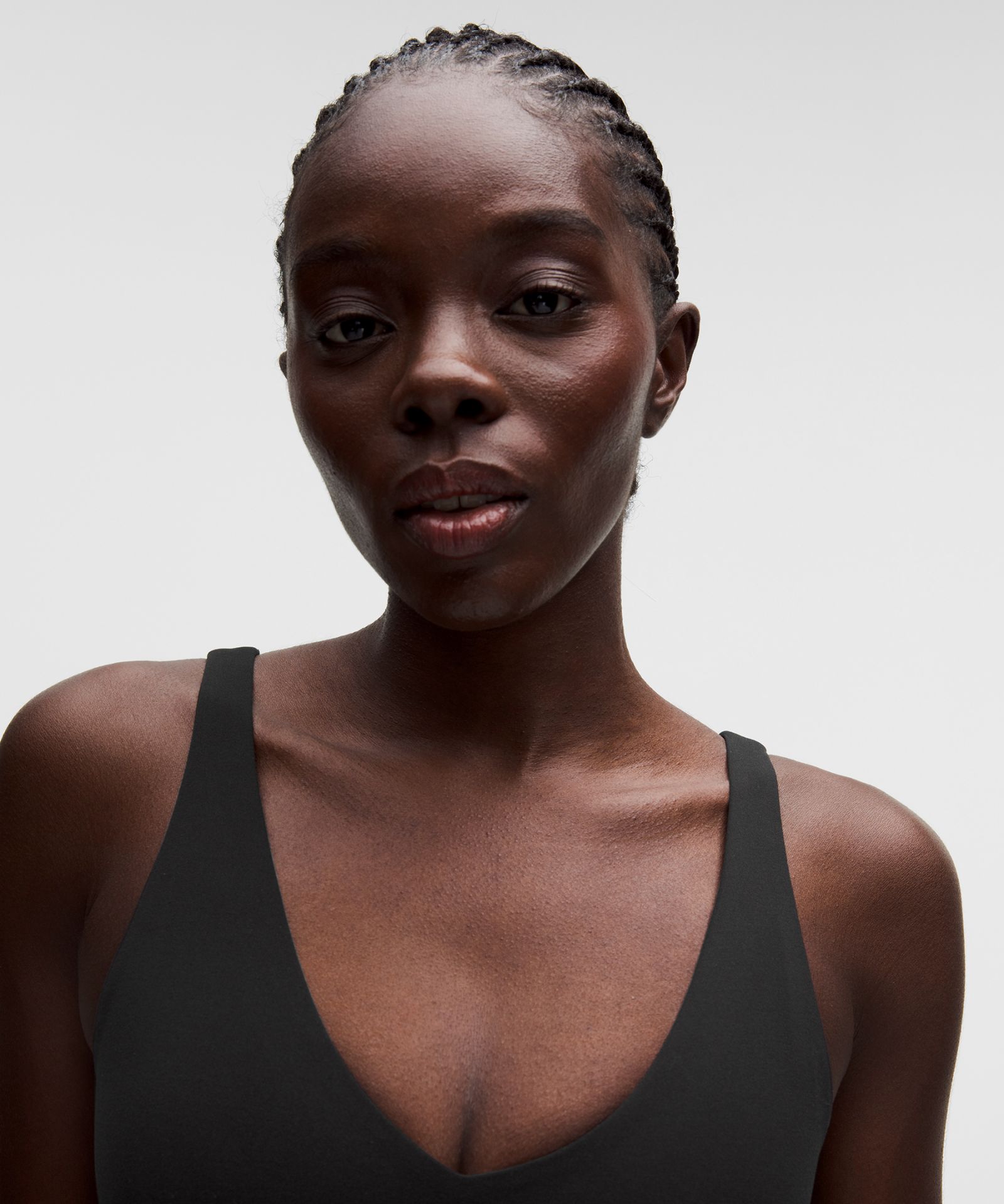 Женское бра Lululemon Focuser V-Neck, лёгкая поддержка — фото 4