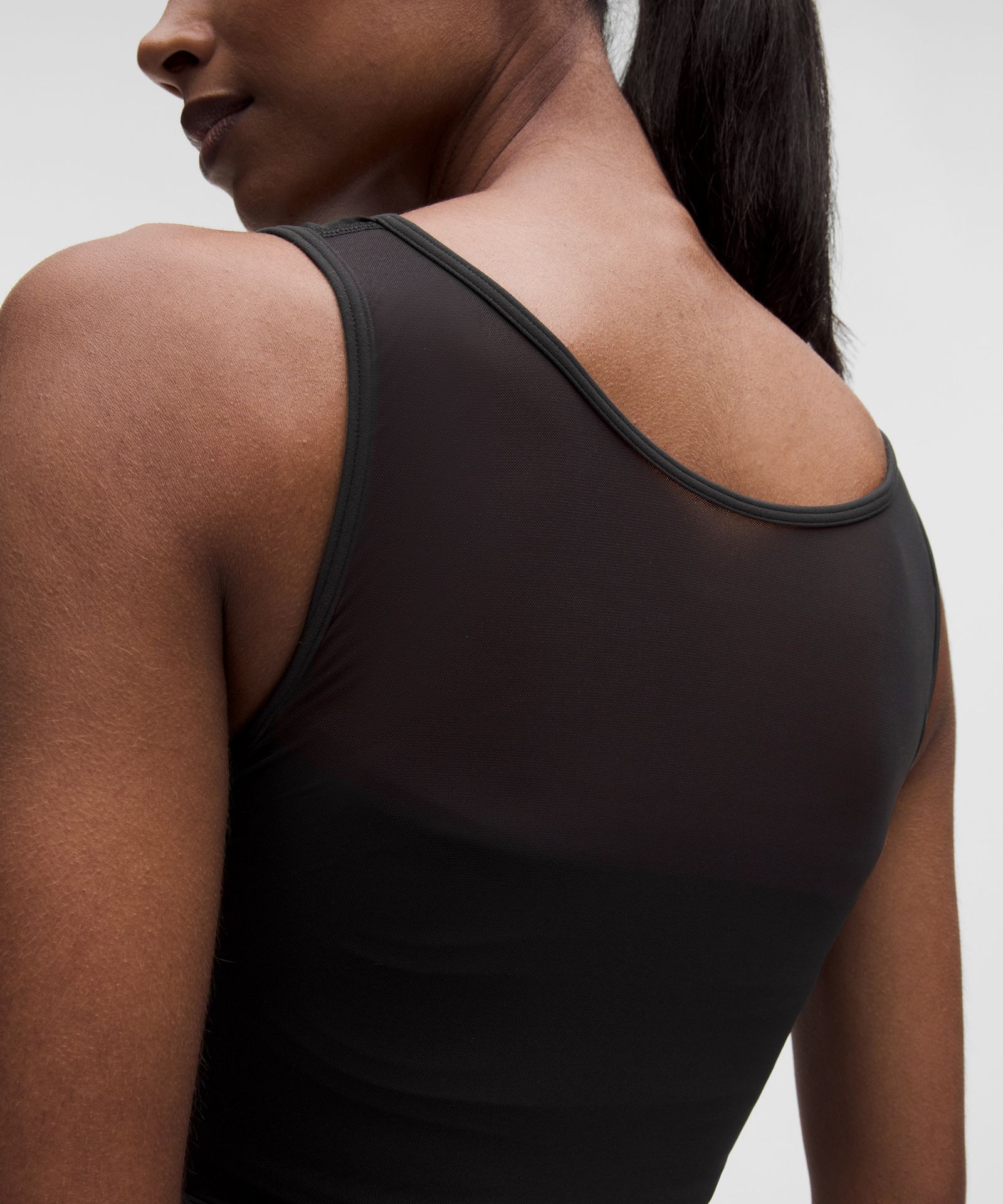 Женское бра Lululemon Bend This с V-вырезом, лёгкая поддержка — фото 6
